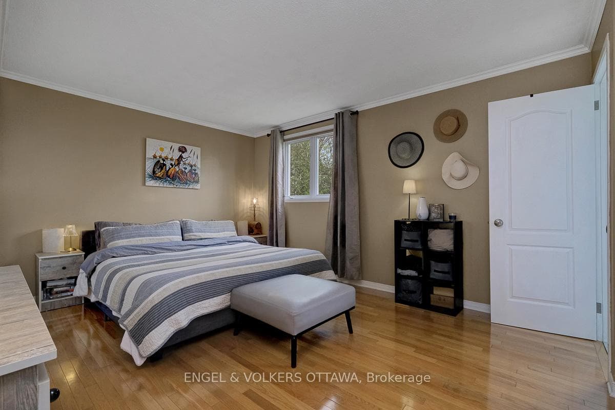 2963 Roger Stevens Drive photo 16