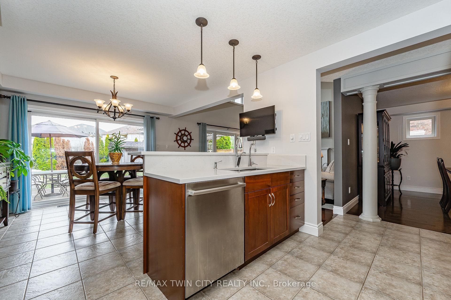 22 West Tree Drive photo 10