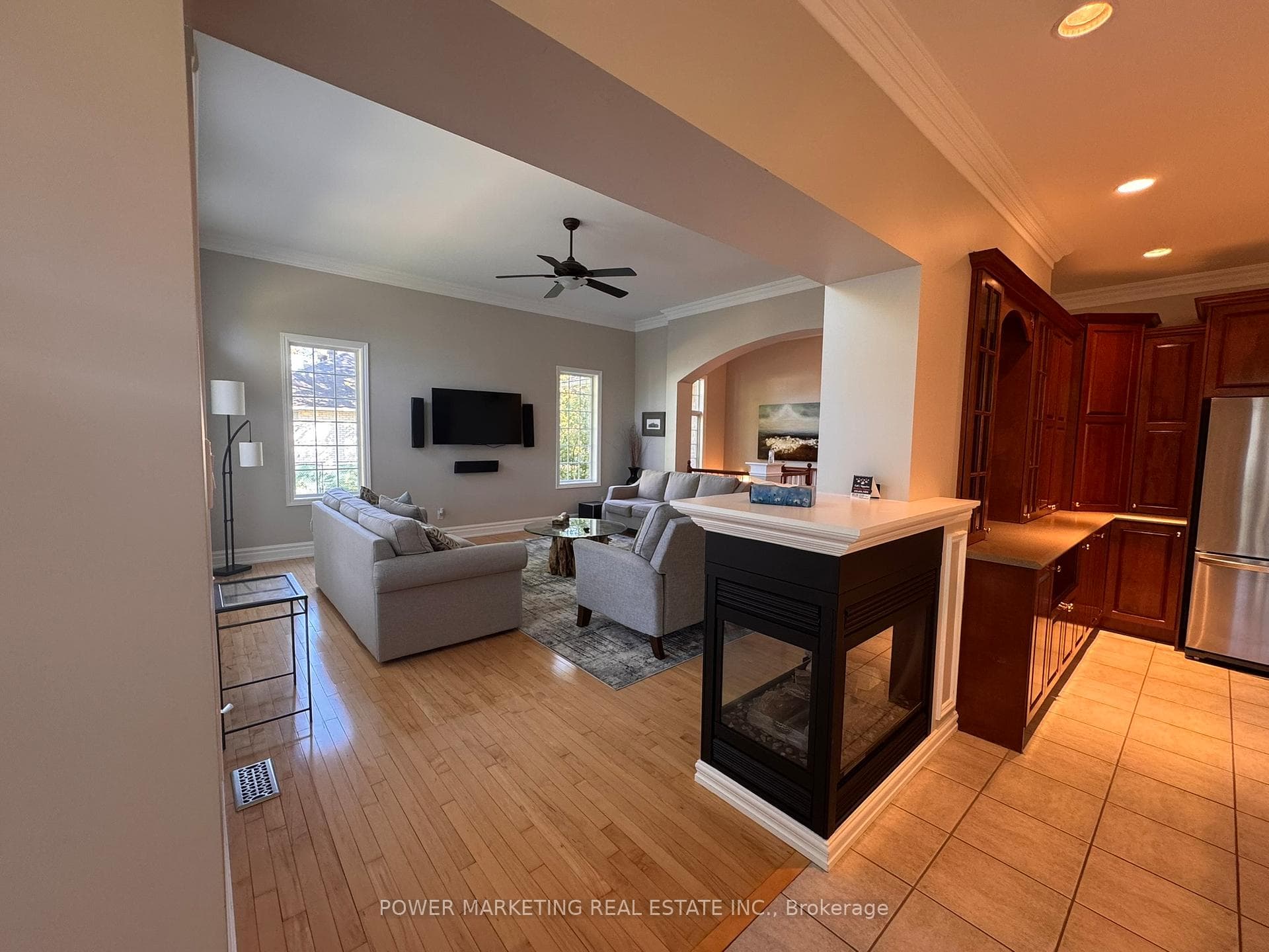 1241 VILLEROY Crescent photo 17