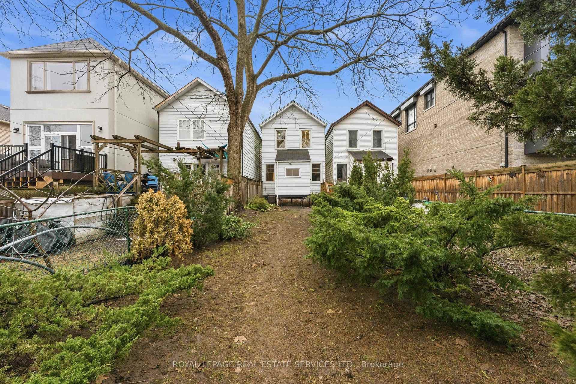 186 Roslin Avenue photo 32