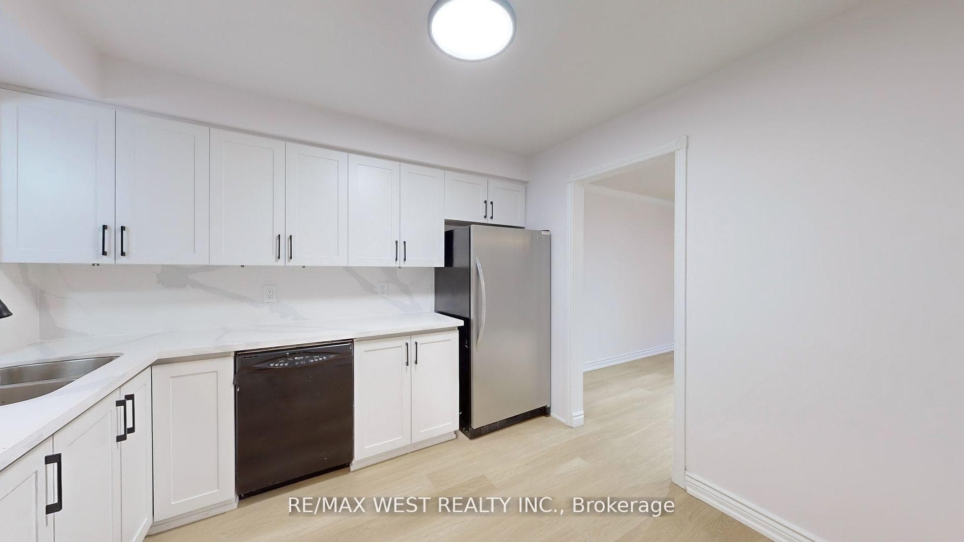 80 Rejane Crescent photo 9