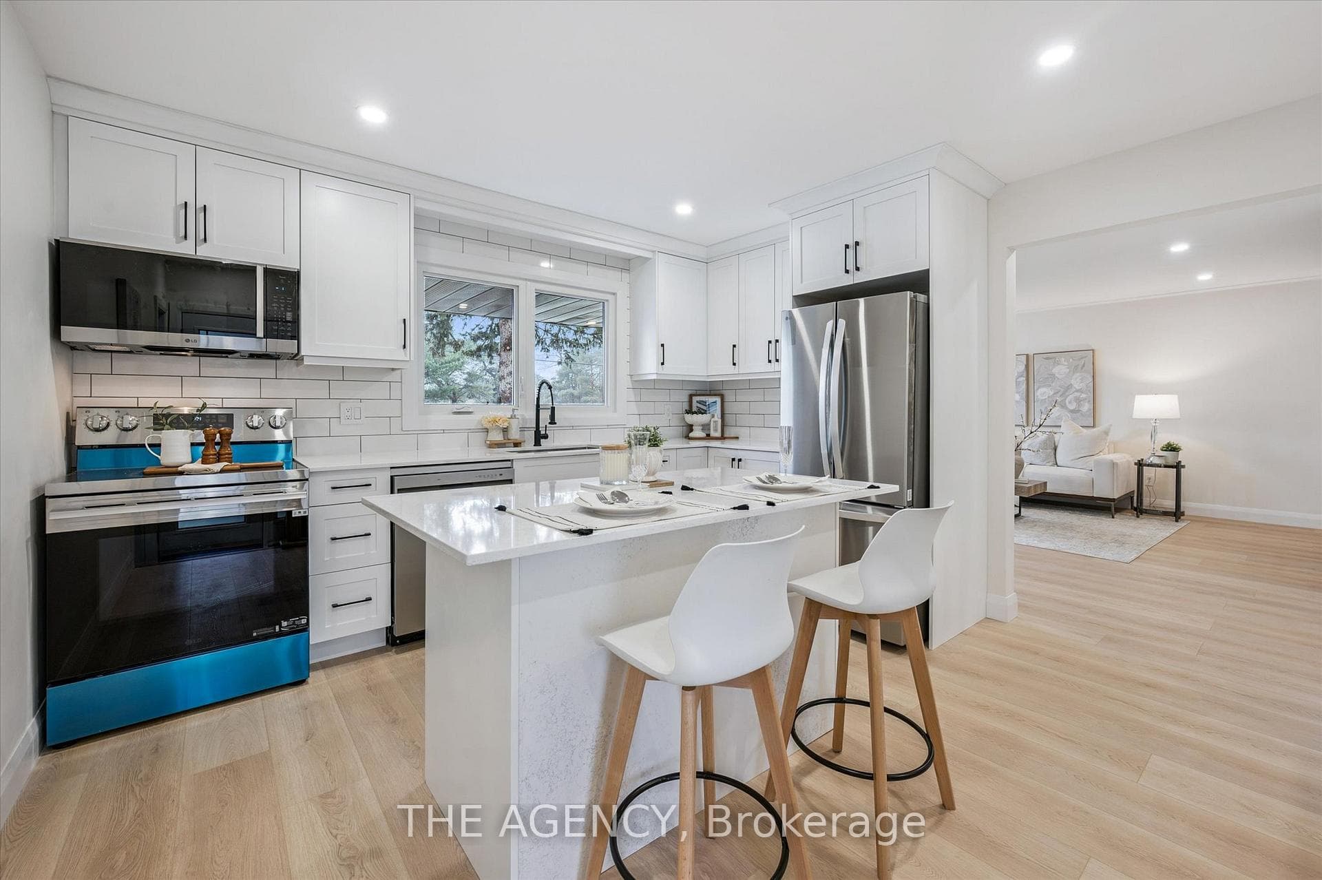 881 Dunbar Road photo 9