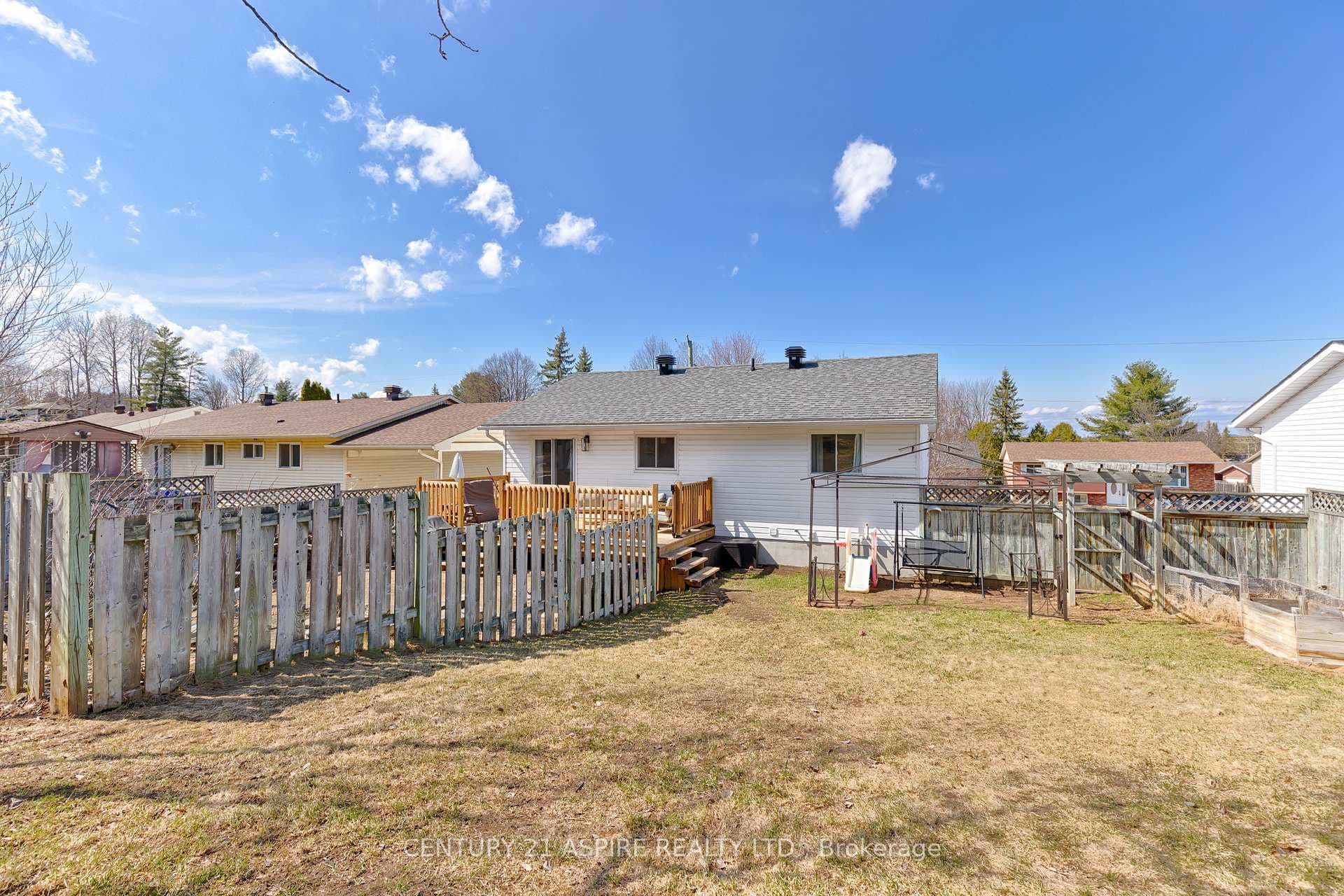 39 Laroche Crescent photo 41