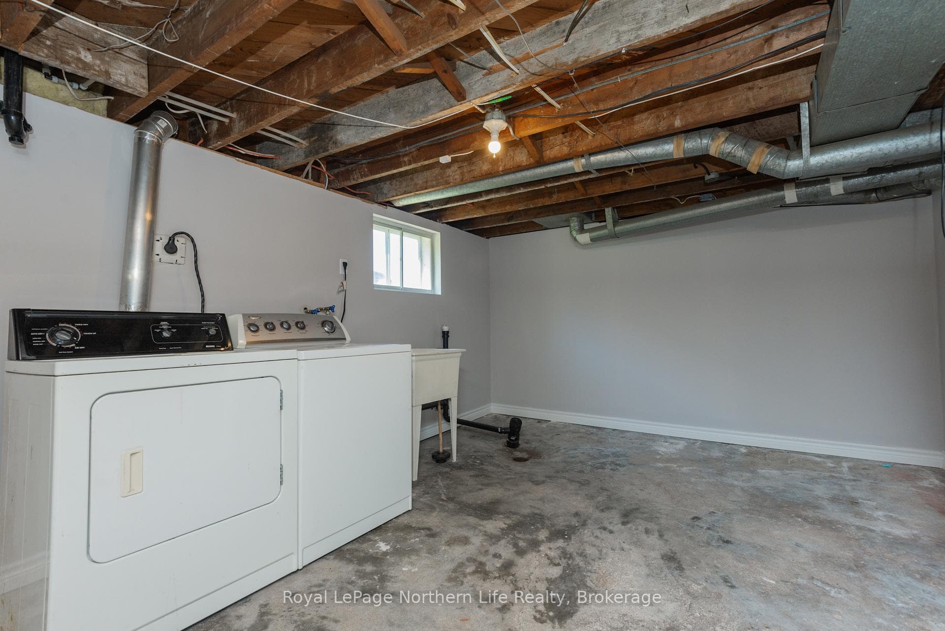 1093 Regina Street photo 39
