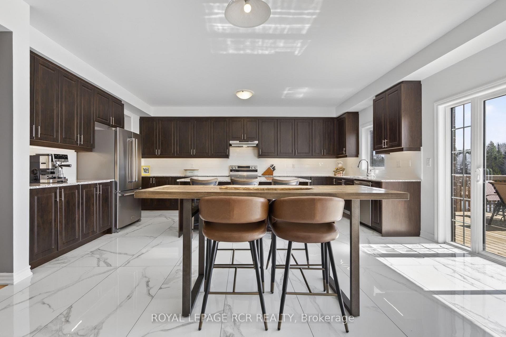 375 Russell Street photo 6