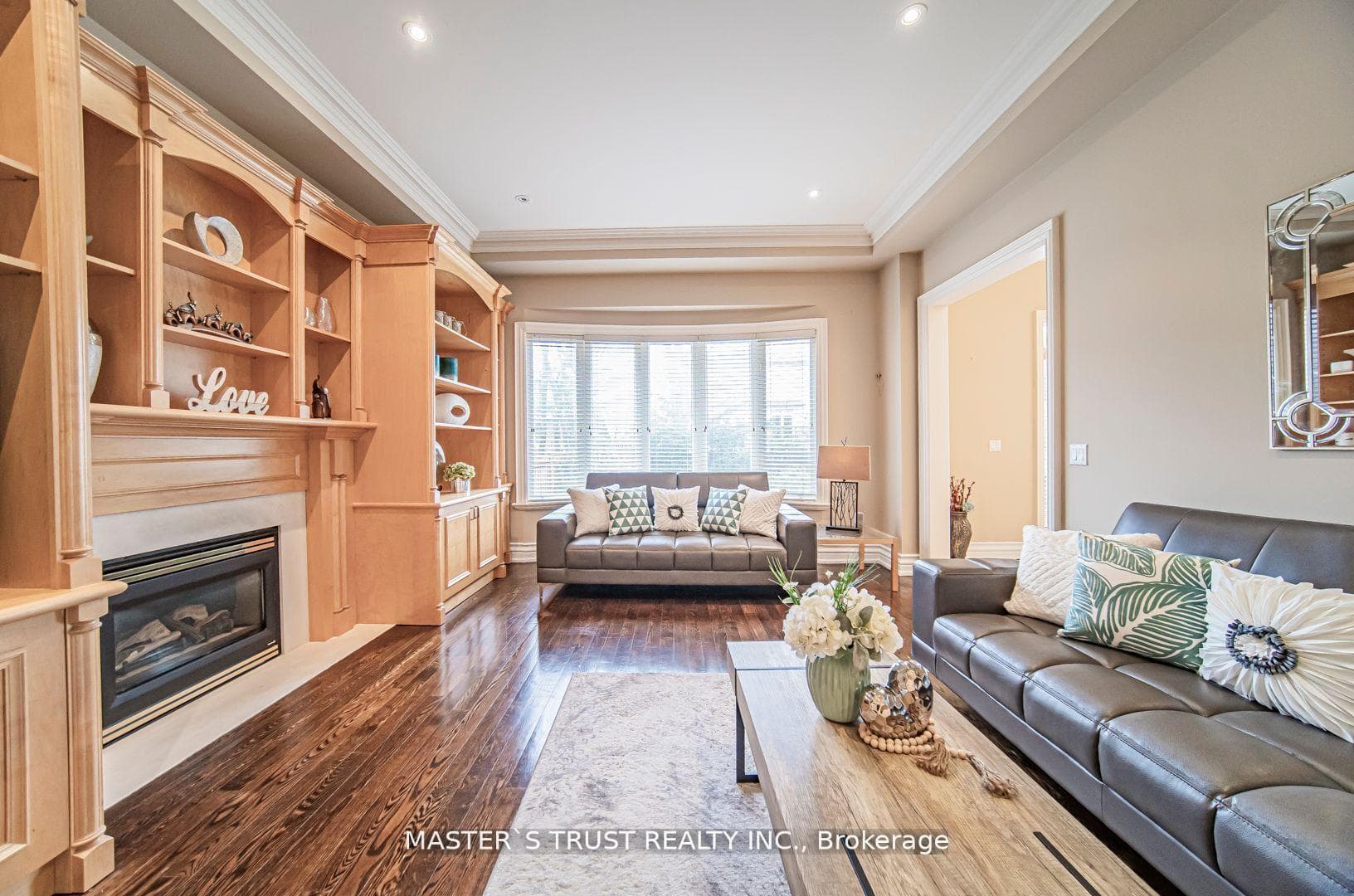 322B Empress Avenue photo 9