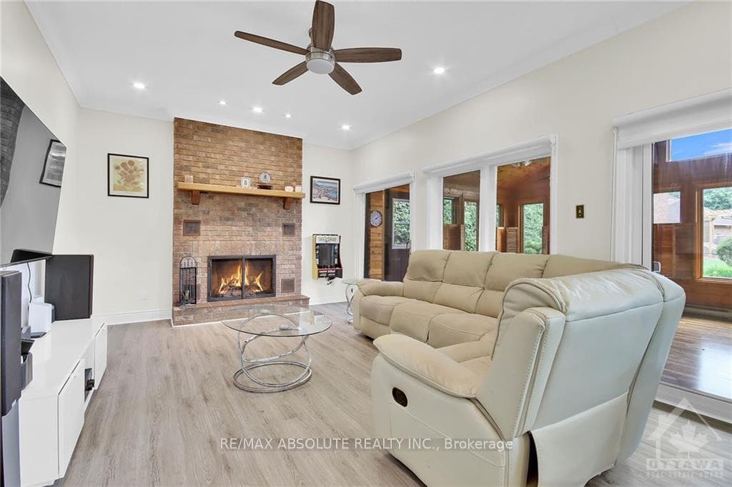 11 COBB Court photo 11