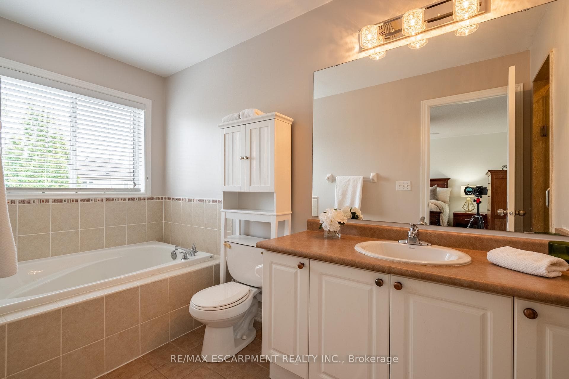 67 Golden Iris Crescent photo 16