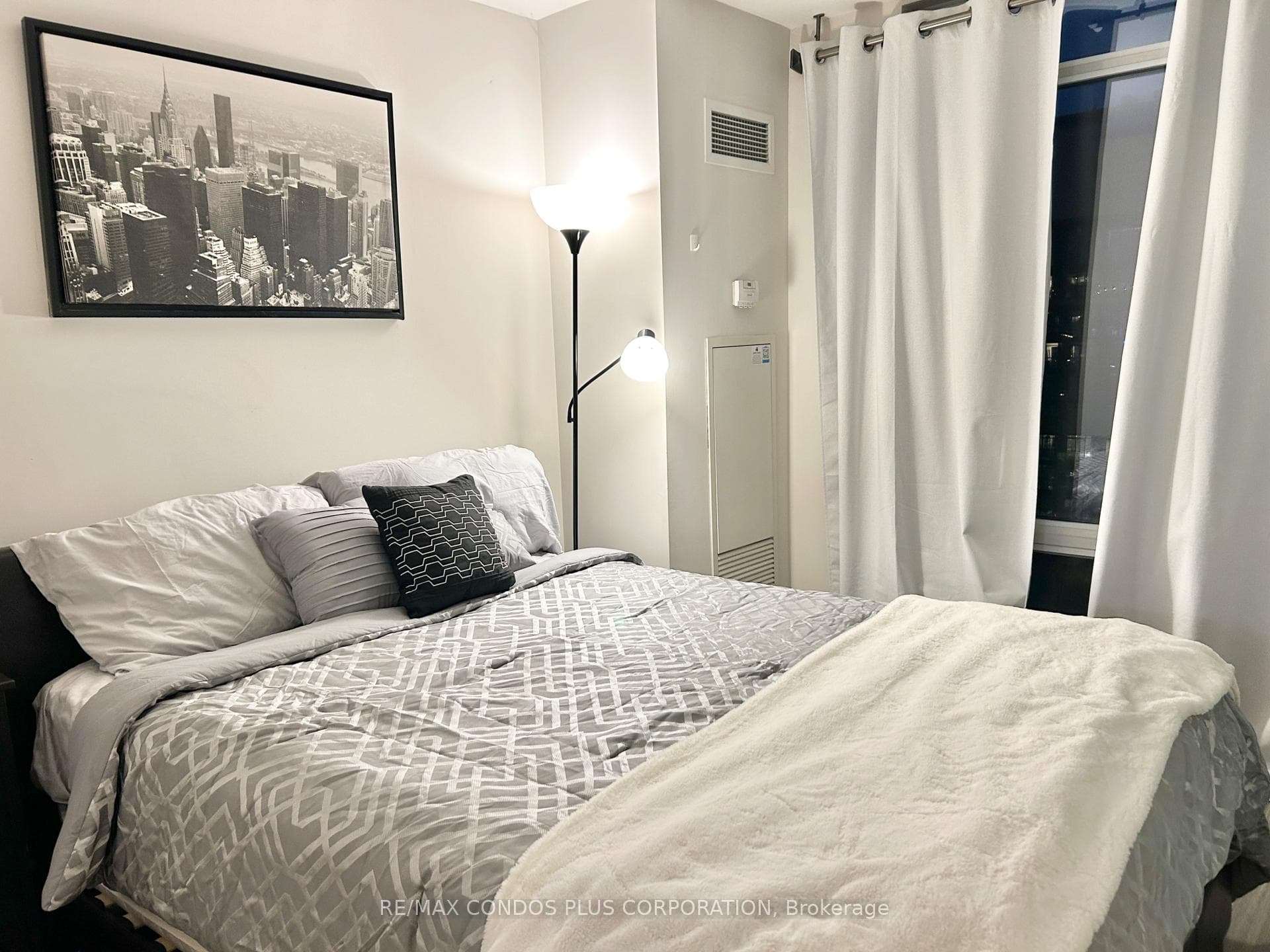 4K Spadina Avenue Unit 1922 photo 12
