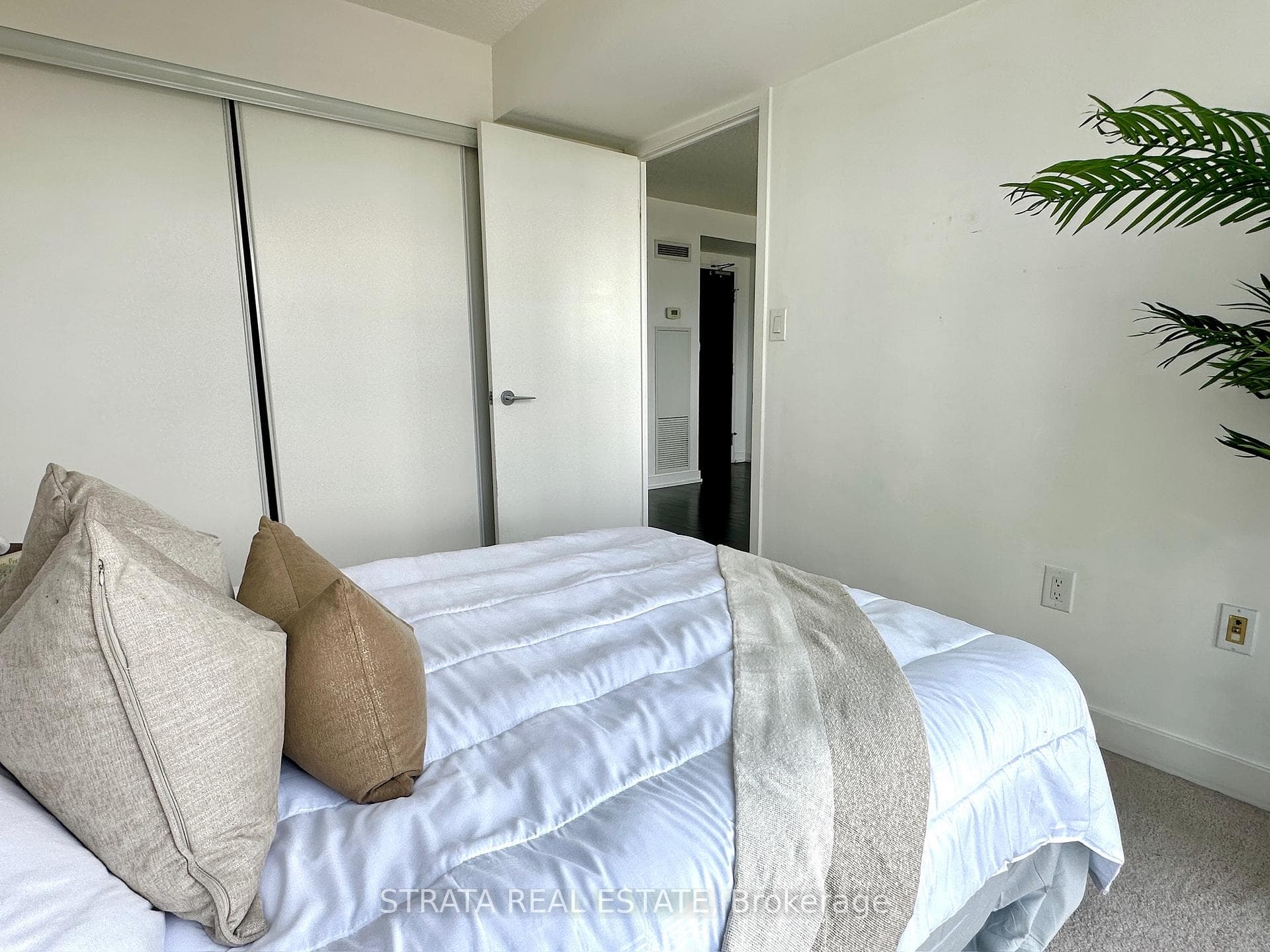 151 Dan Leckie Way Unit 2007 photo 12