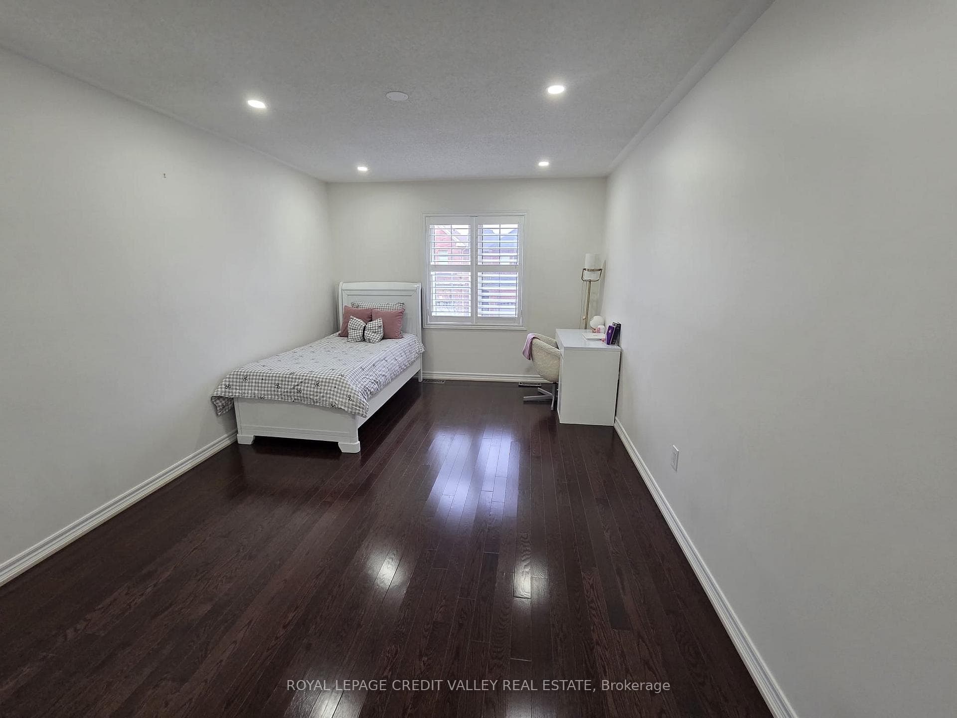 242 Jarrett Xing (UPPER) Court photo 29
