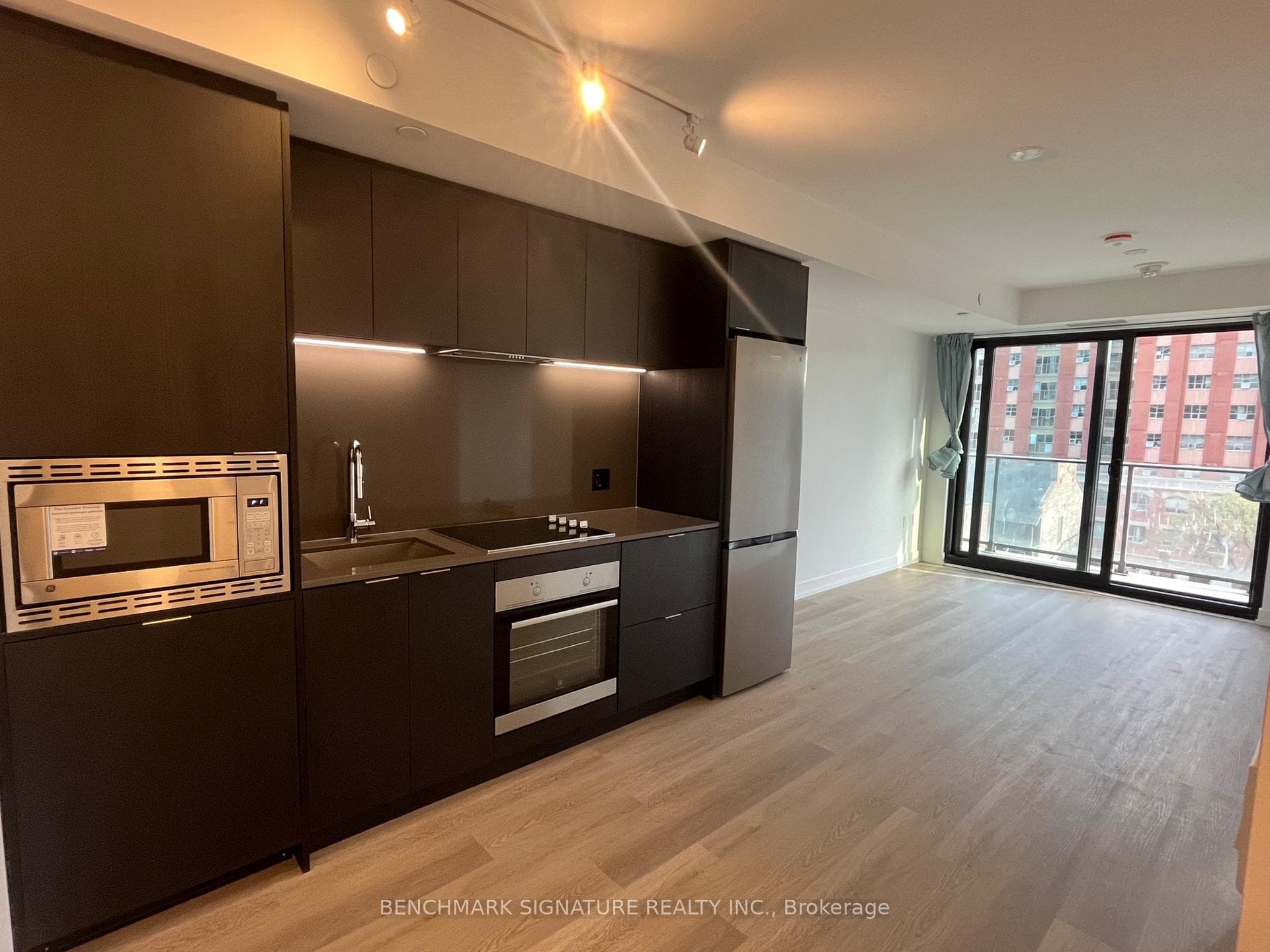 1 Jarvis Street Unit 608 photo 2