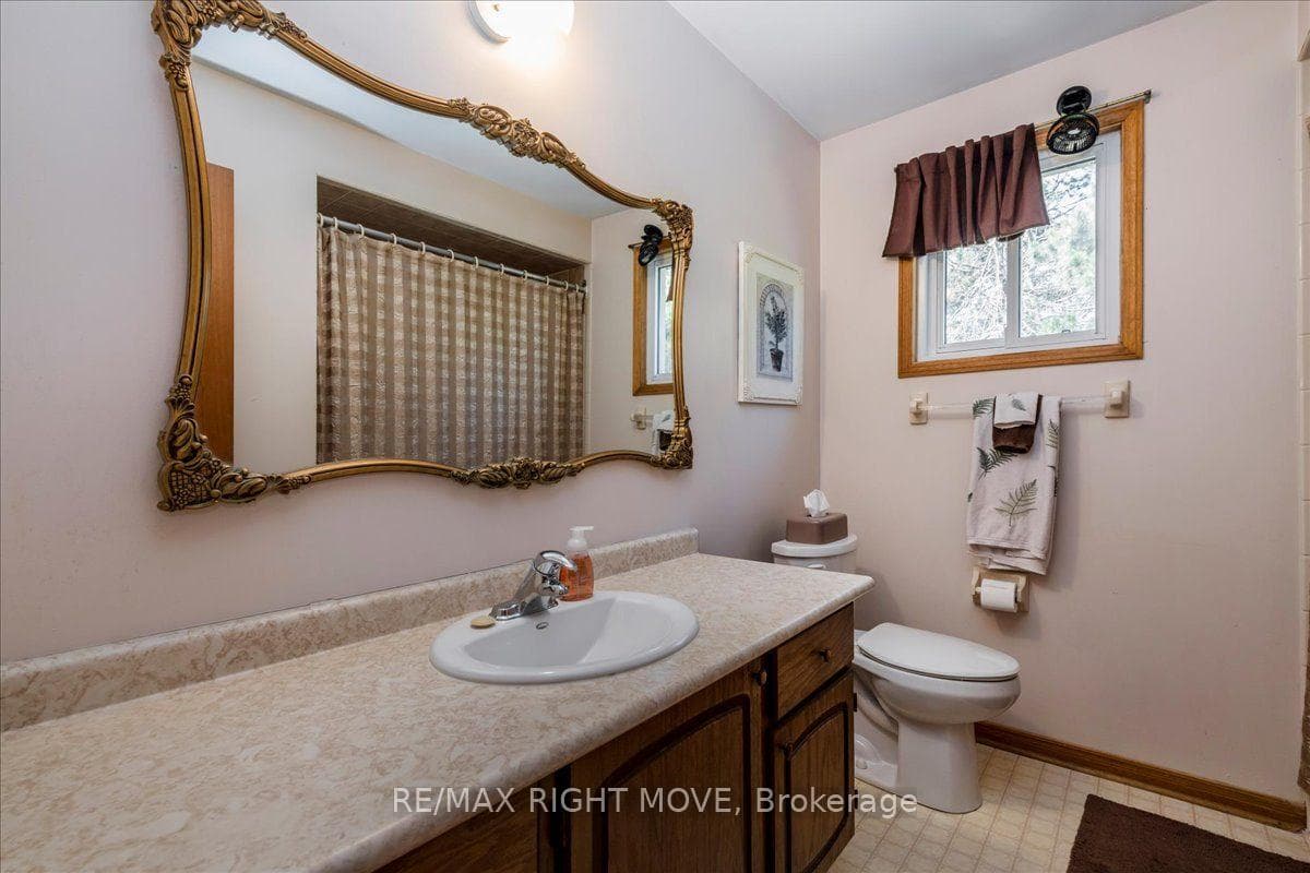 55 Laurentian Lane photo 21