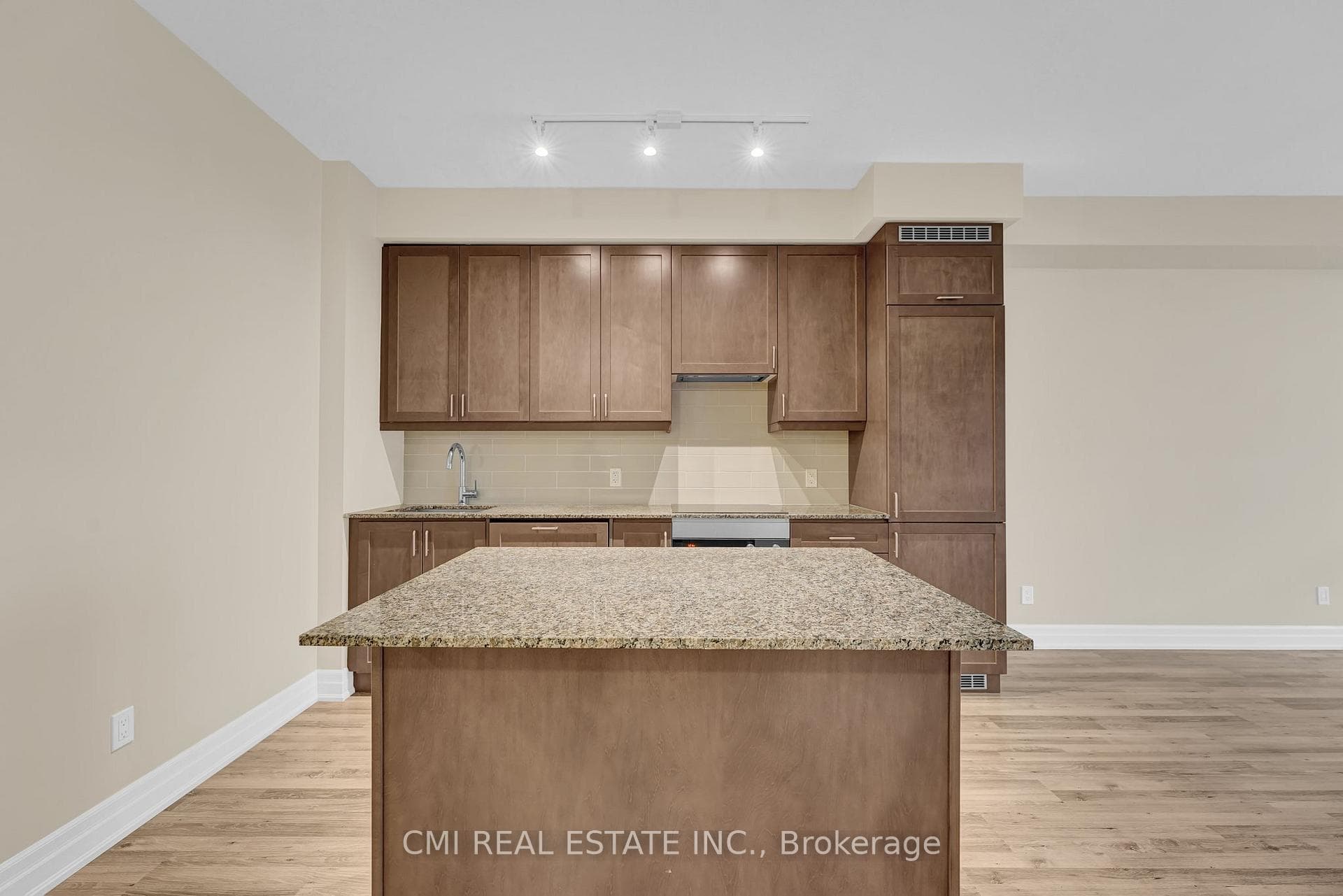 9075 Jane Street Unit 407 photo 11
