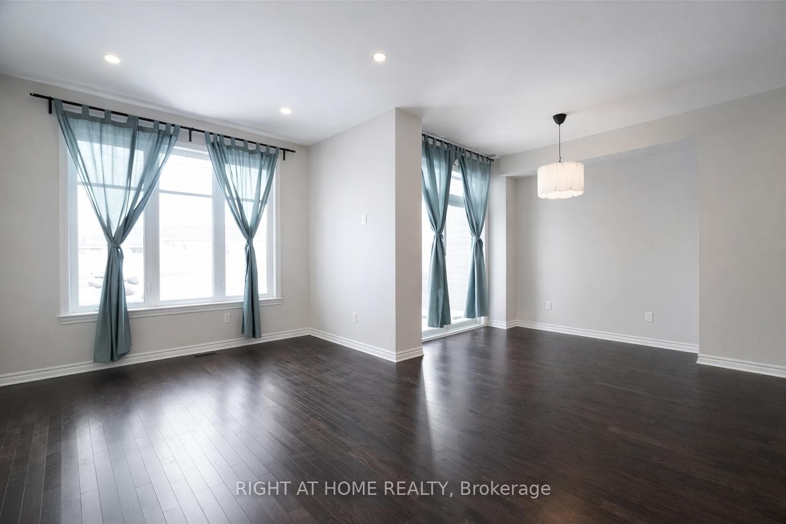 527 Sonmarg Crescent photo 3