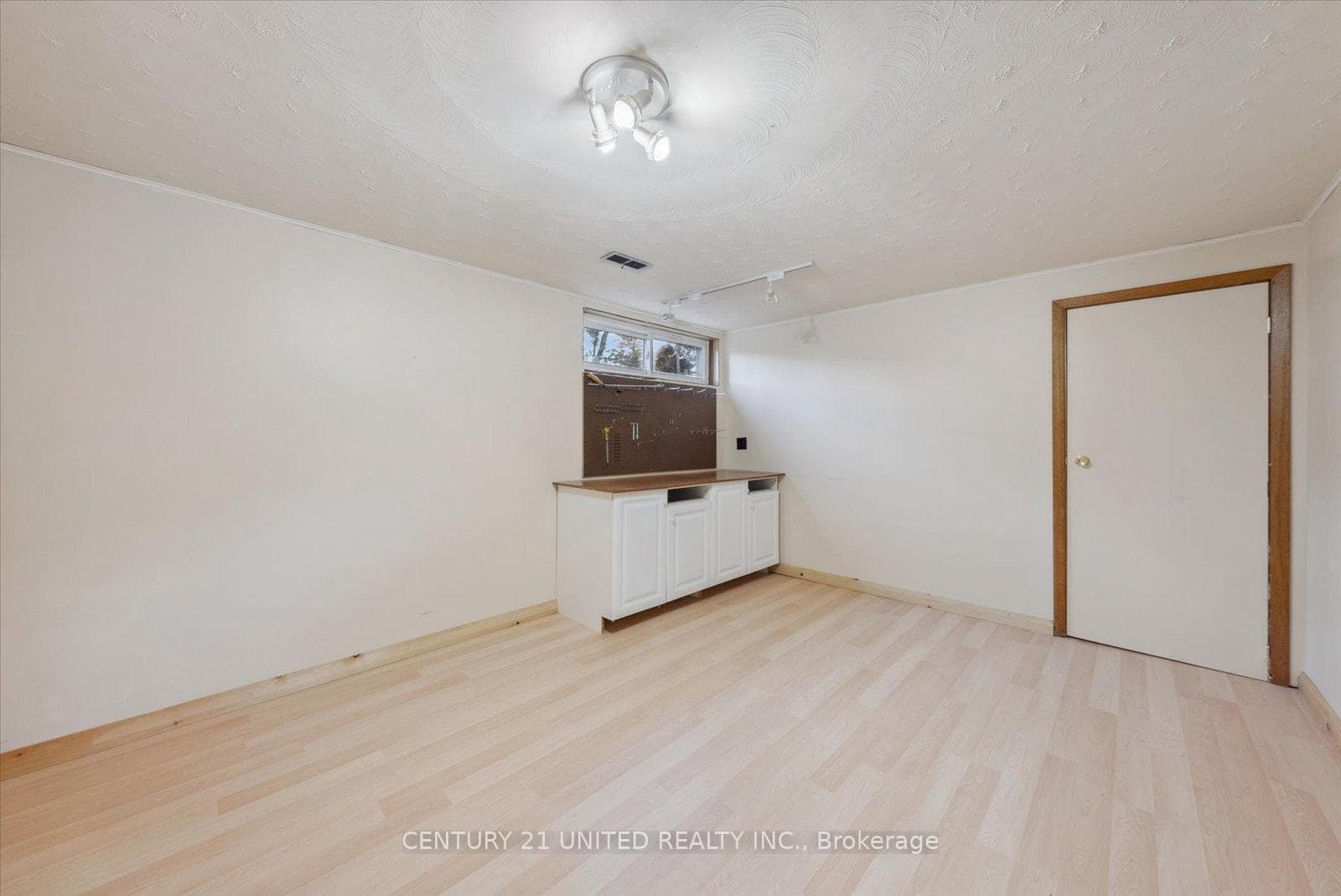 820 Clinton Avenue photo 30