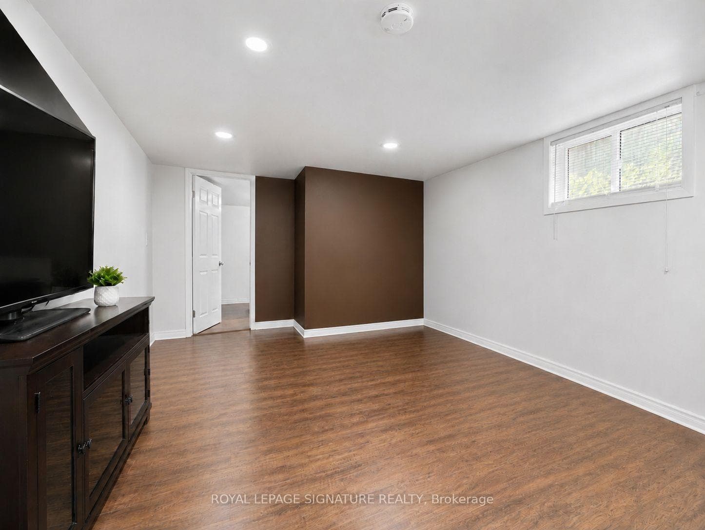621 Wychwood Street Unit Bsmt photo 1