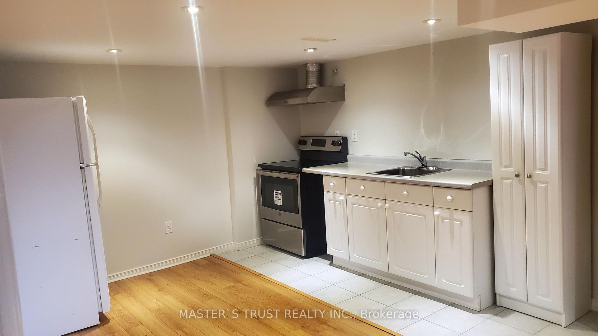 1272 Sir David Drive photo 18
