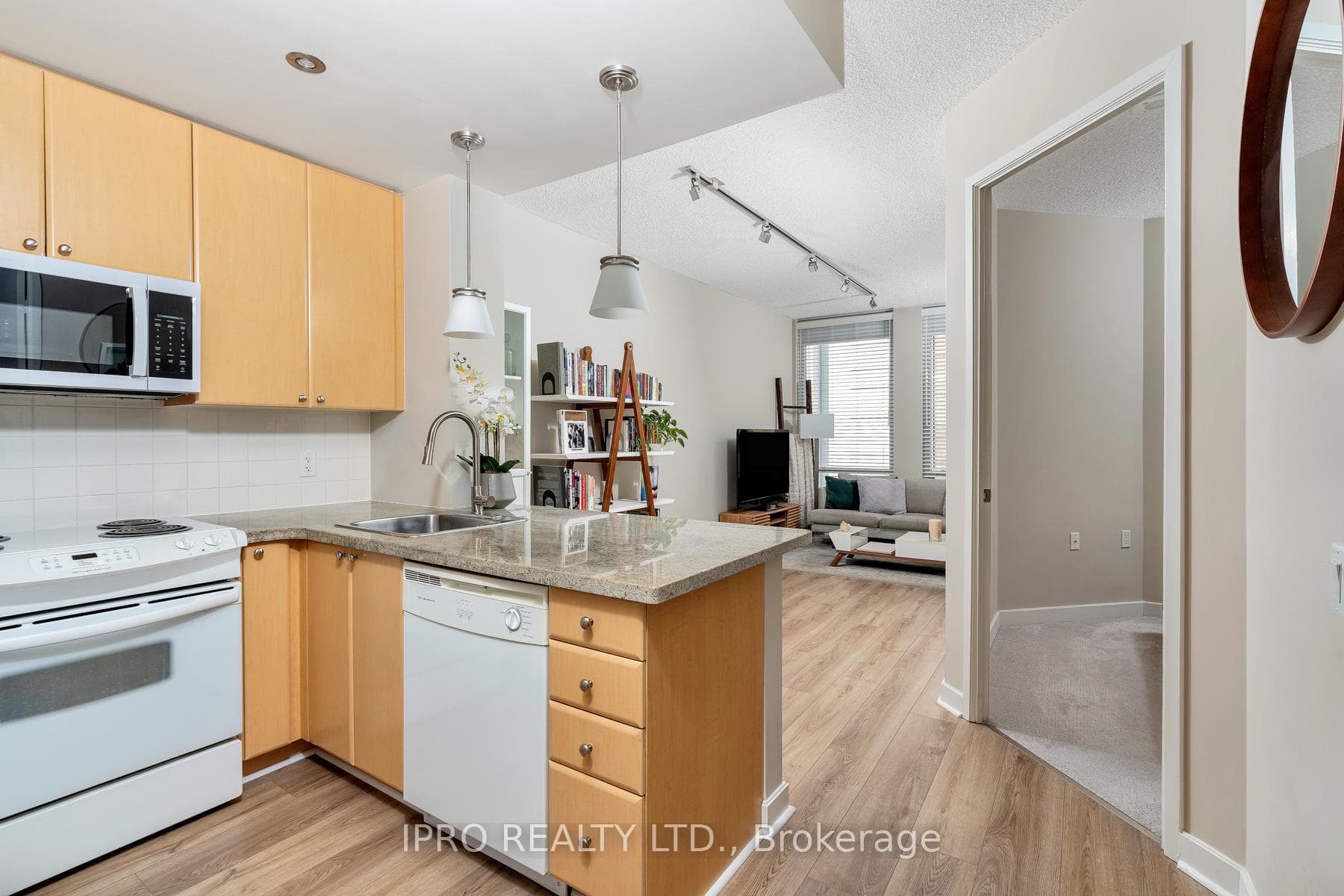 85 Bloor Street Unit 604 photo 7