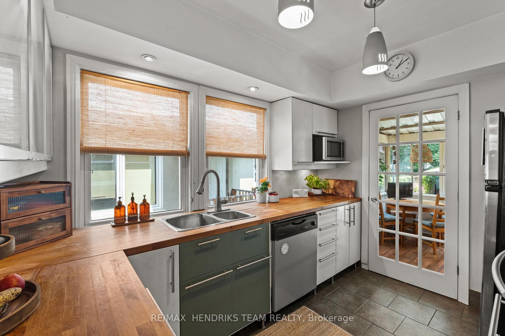 150 York Street photo 17