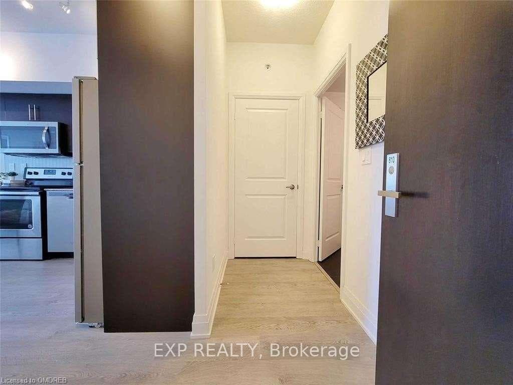 55 Speers Road Unit 810 photo 2
