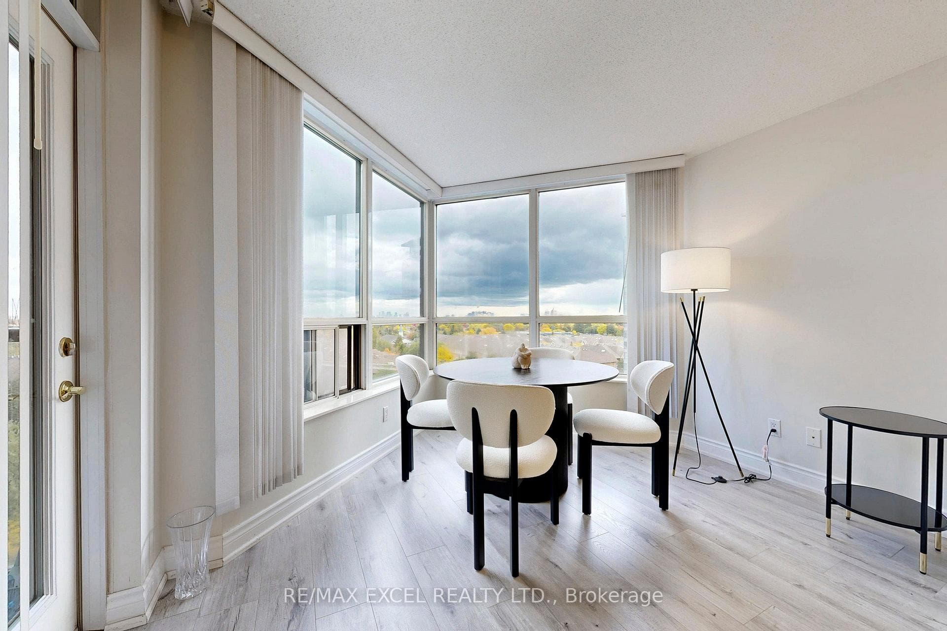 10 Northtown Way Unit 814 photo 16