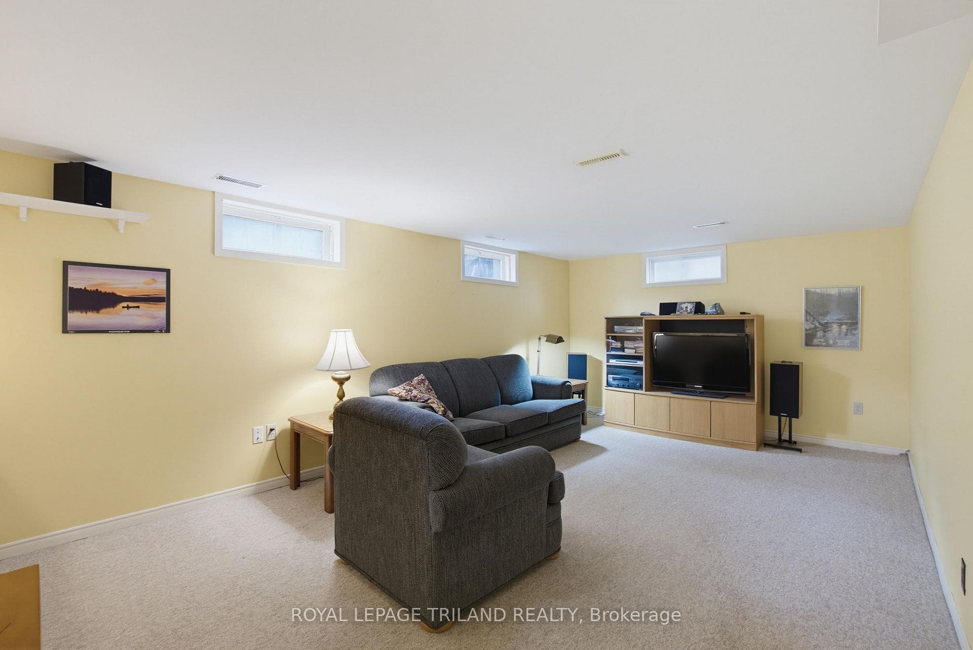 115 Champlain Crescent photo 17