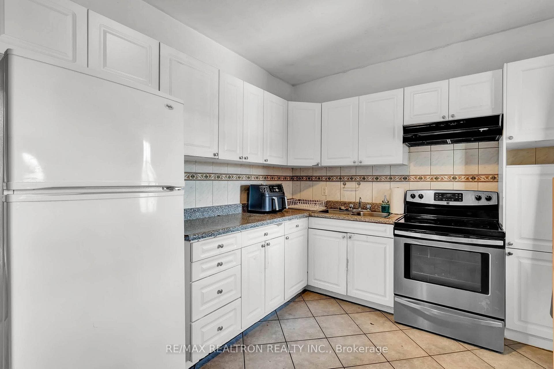 161 Perth Avenue photo 12