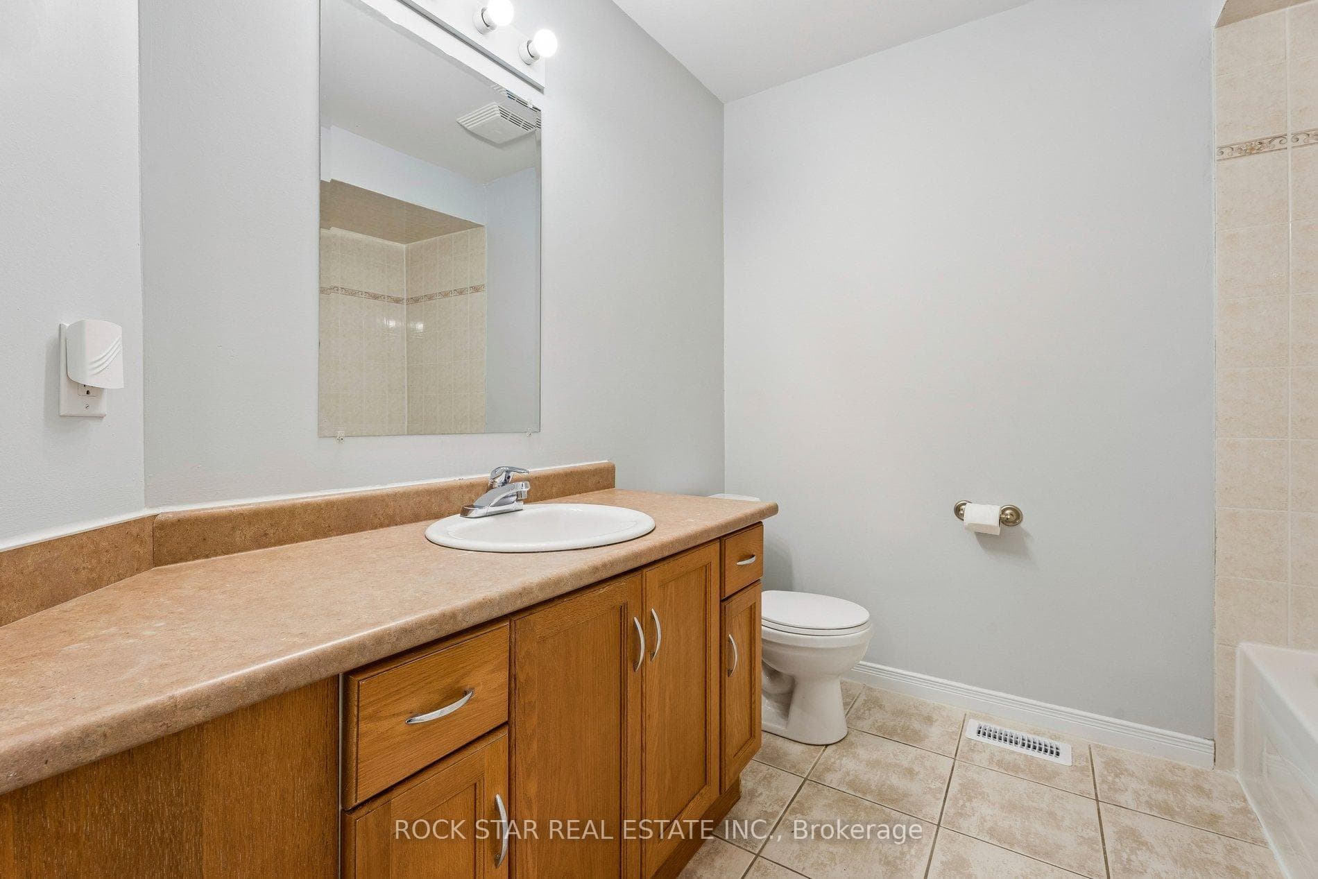 1860 Upper Gage Avenue Unit 3 photo 20