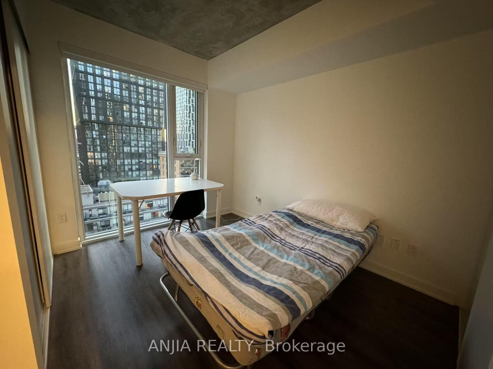 65 Mutual Street Unit 1704 photo 6