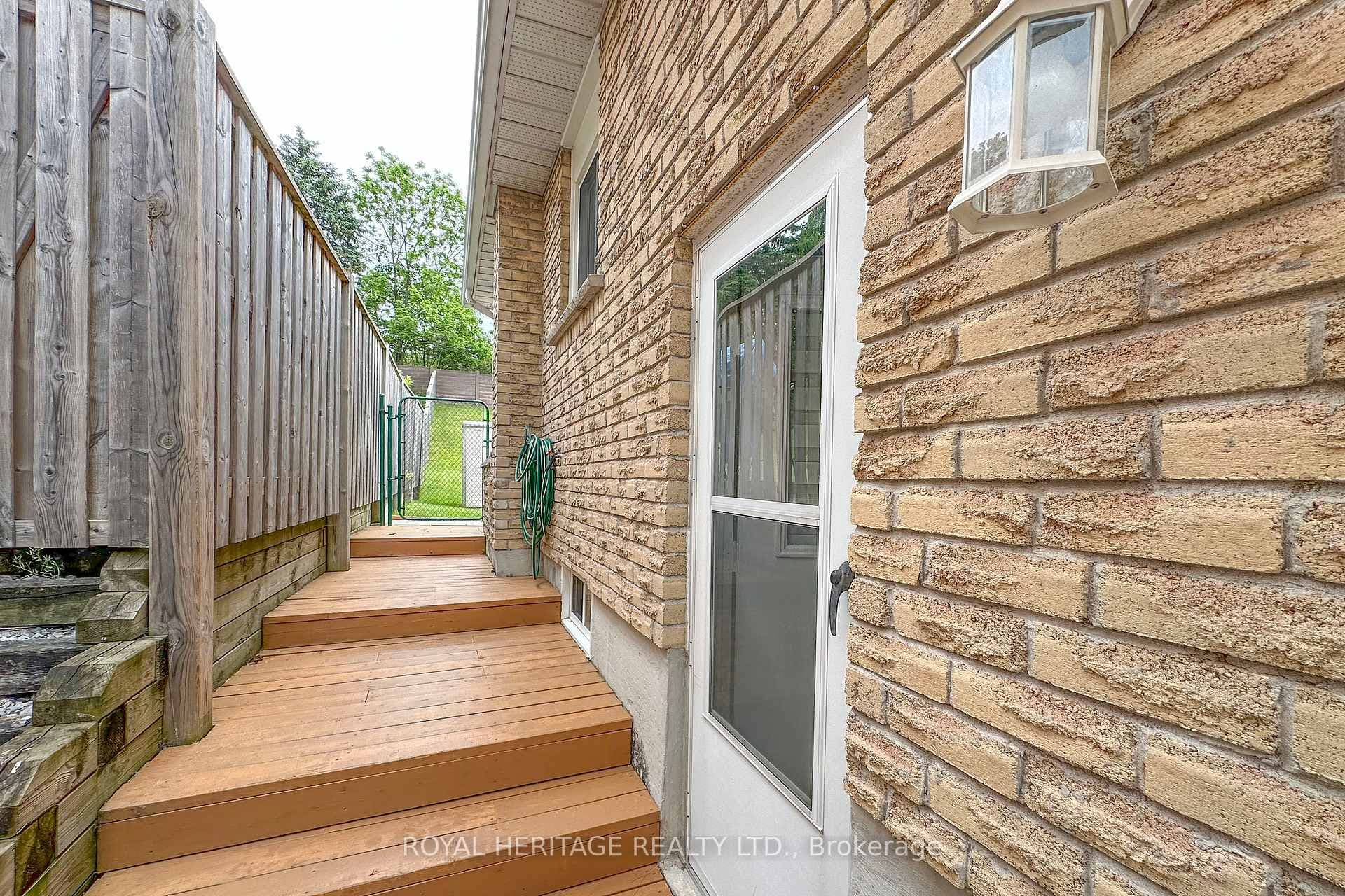 655 Dunn Crescent photo 26