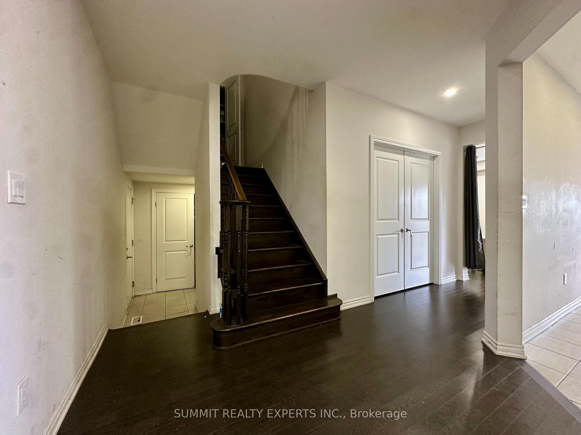 7 Hawtrey Road photo 3
