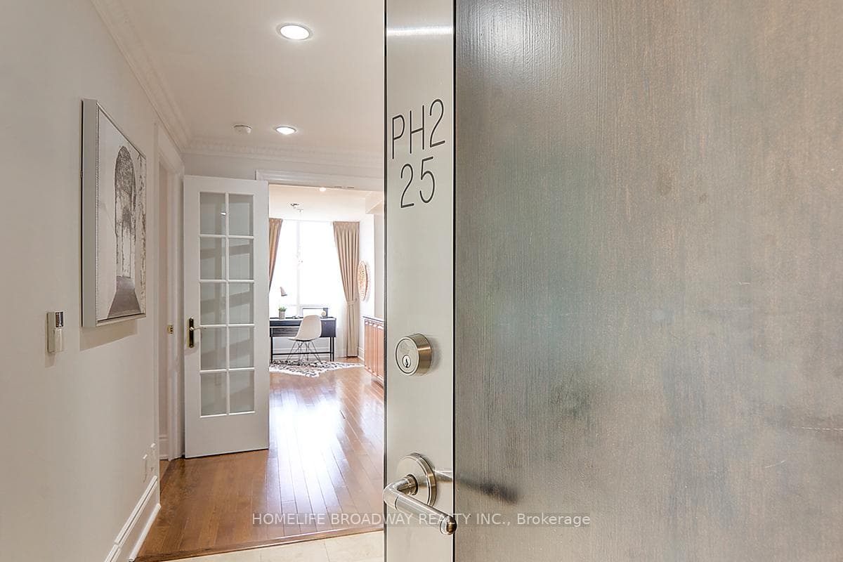 33 Cox Boulevard Unit 1825 photo 2