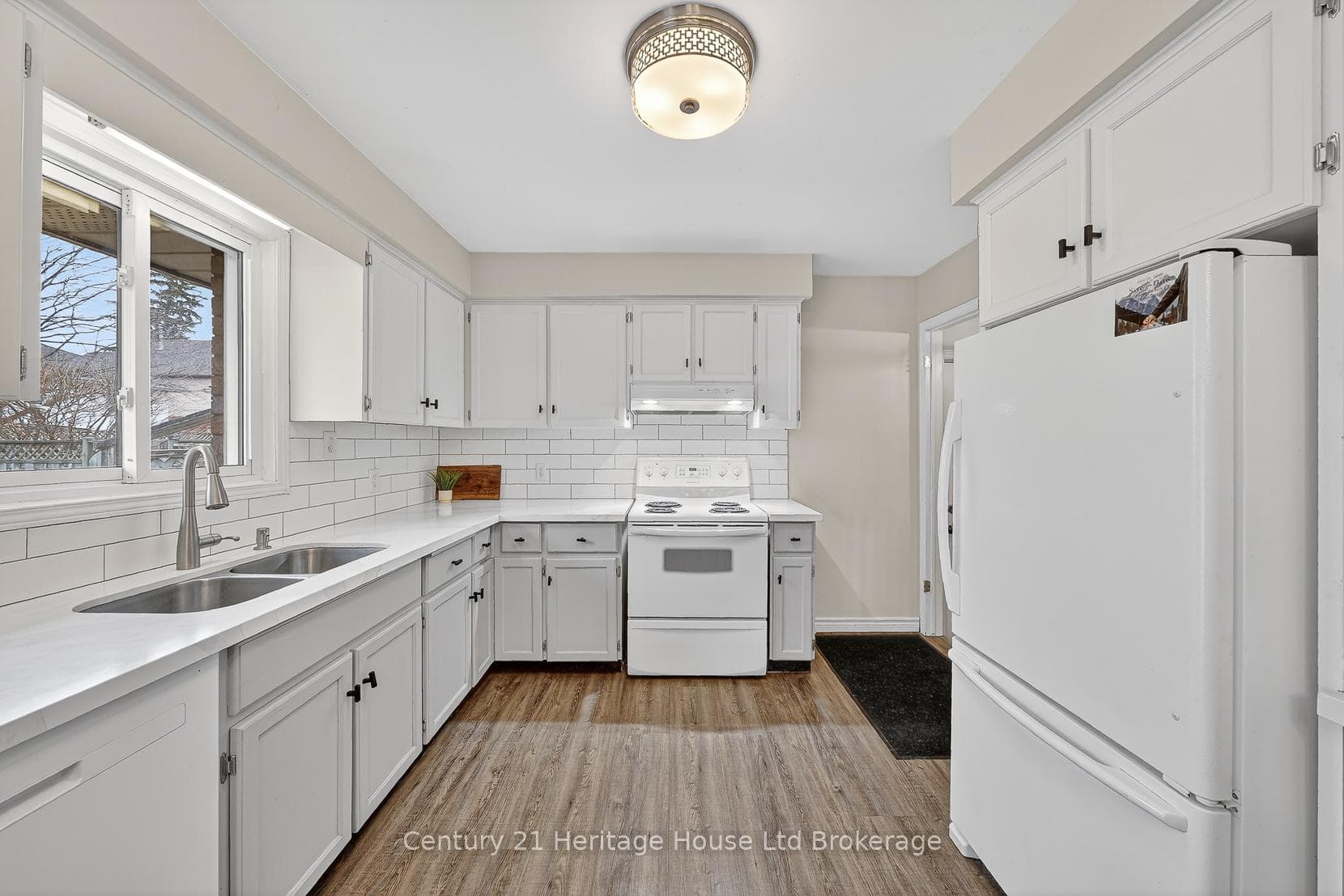 441 Ojibway Street photo 14