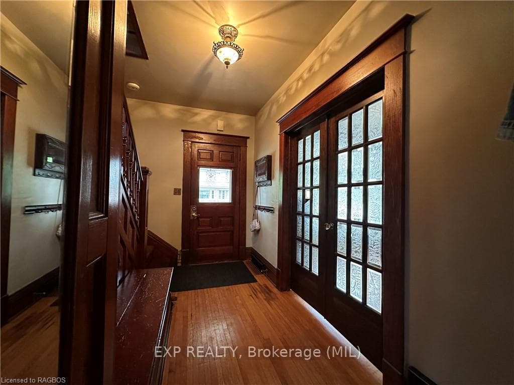295 9TH Street photo 4