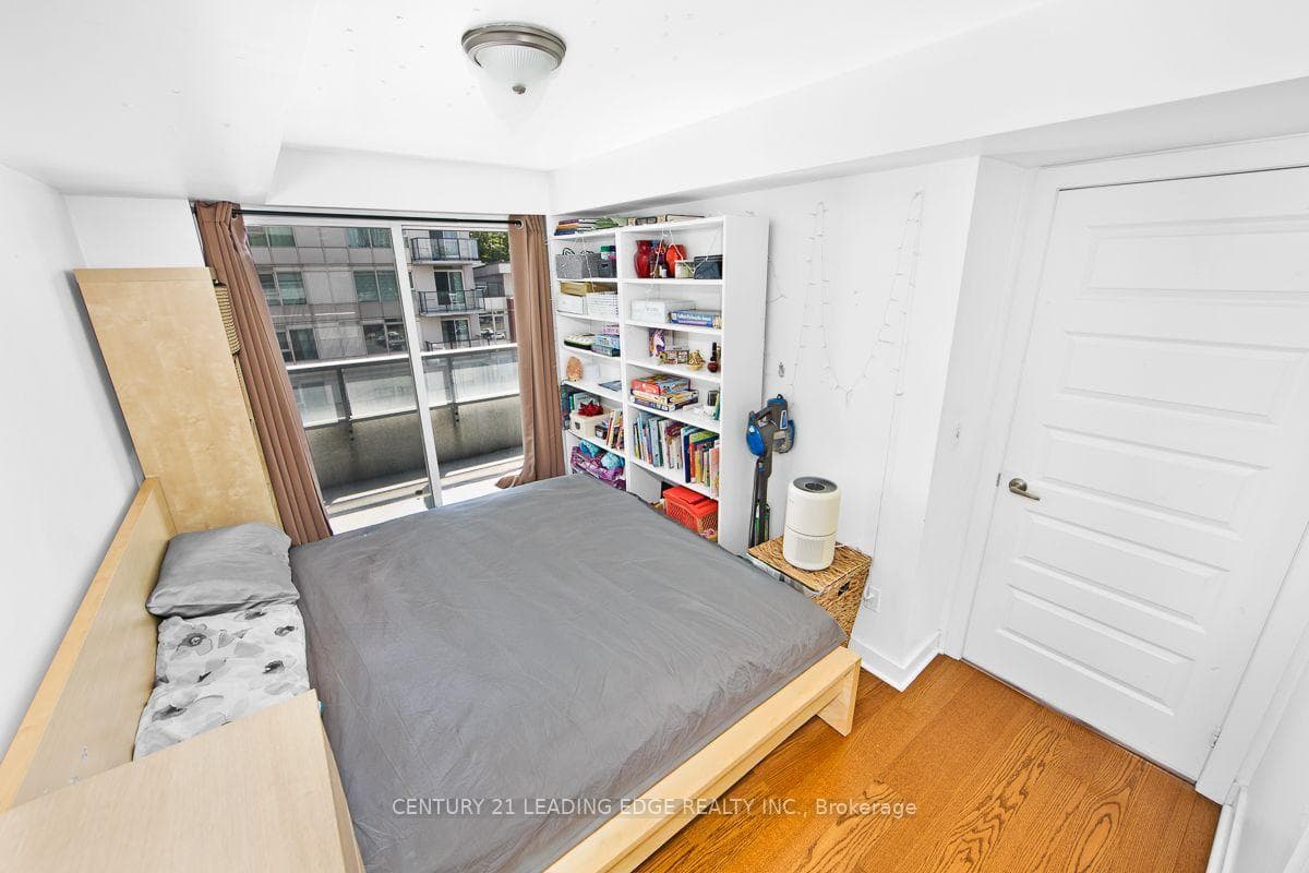 50 TOWN CENTRE Court Unit 411 photo 12