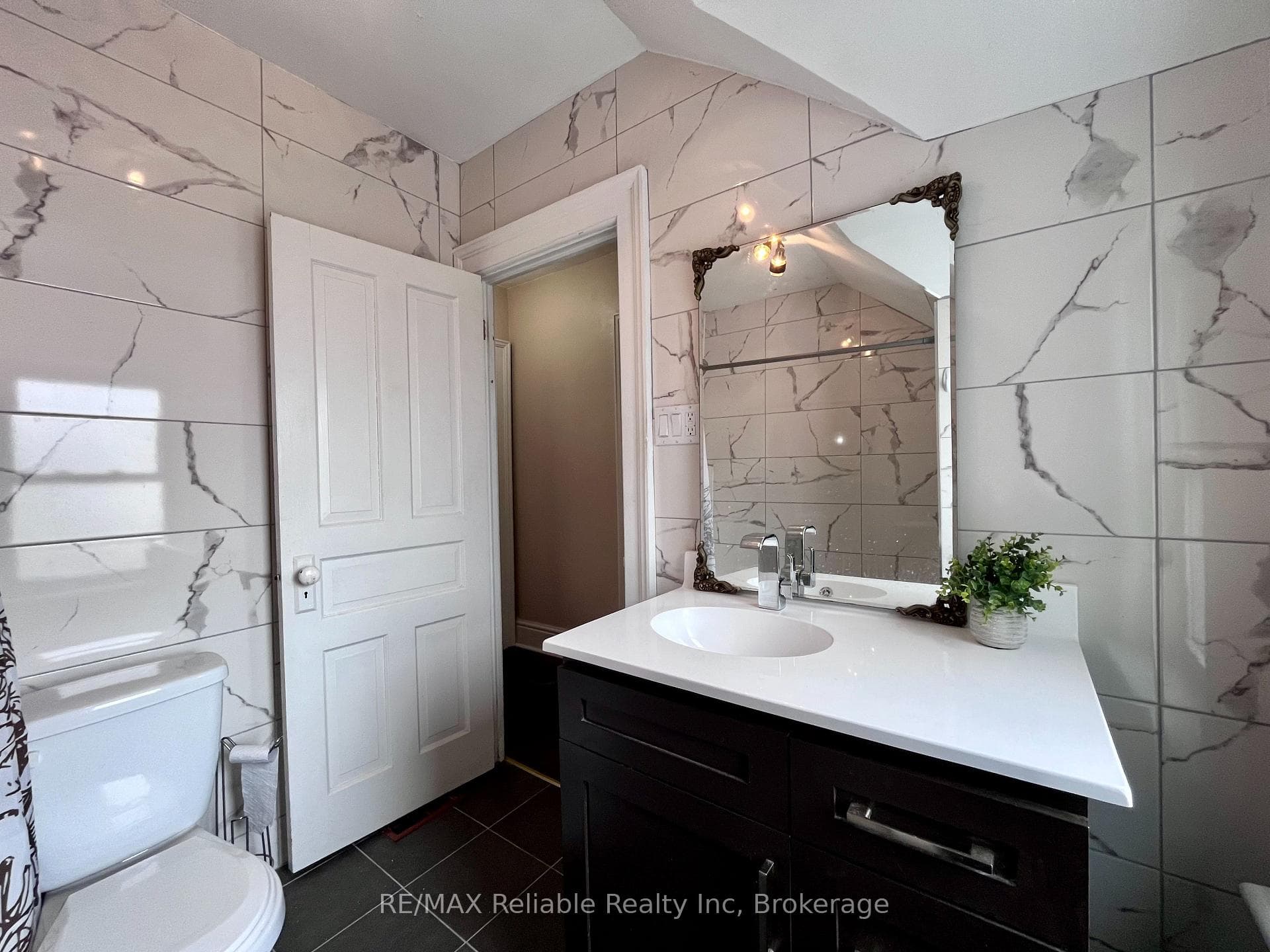 121 Brock Street photo 19