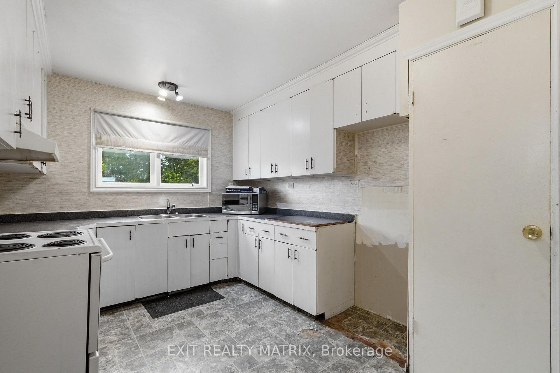 281 Higginson Street photo 11