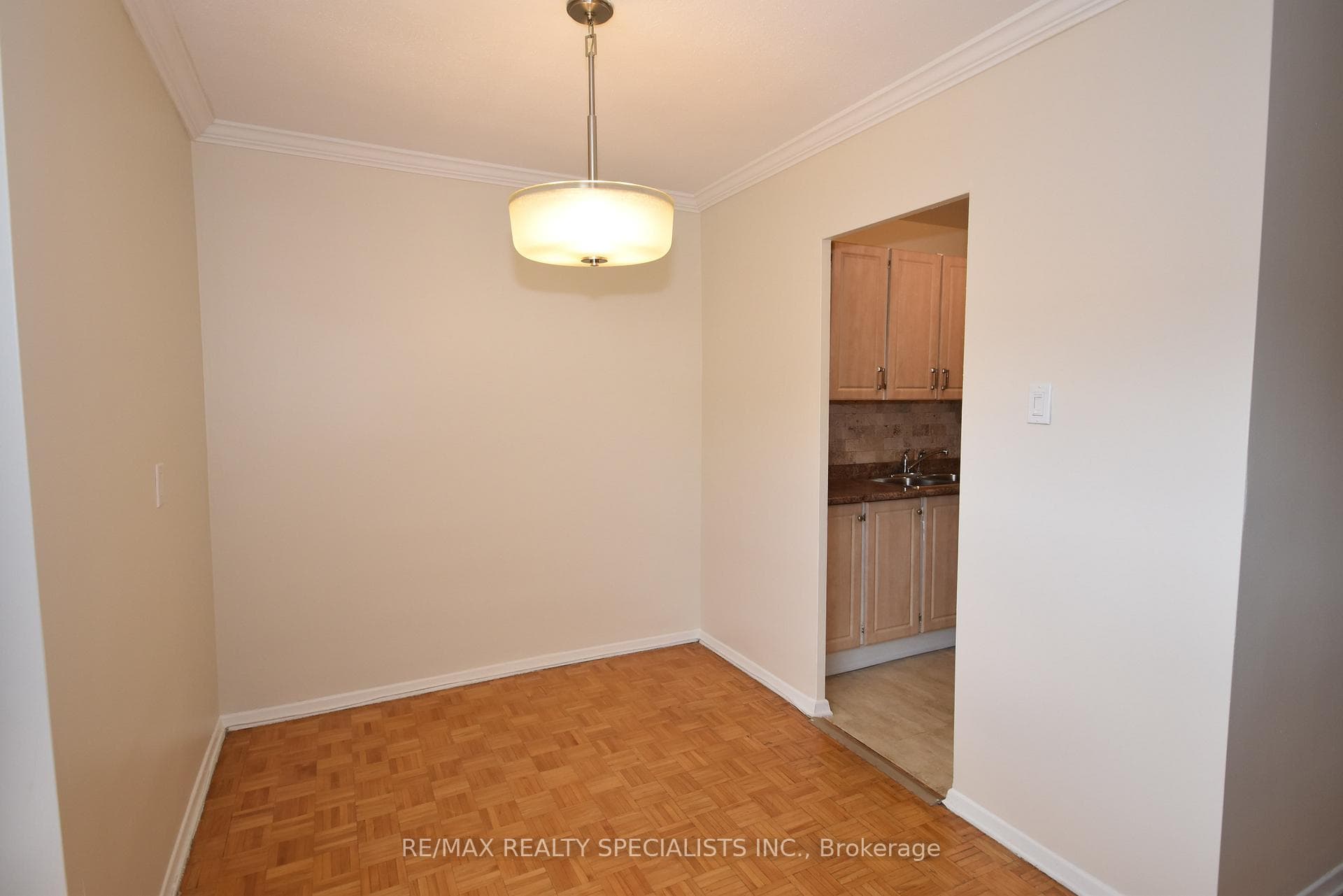 2485 WOKING Crescent Unit 209 photo 12