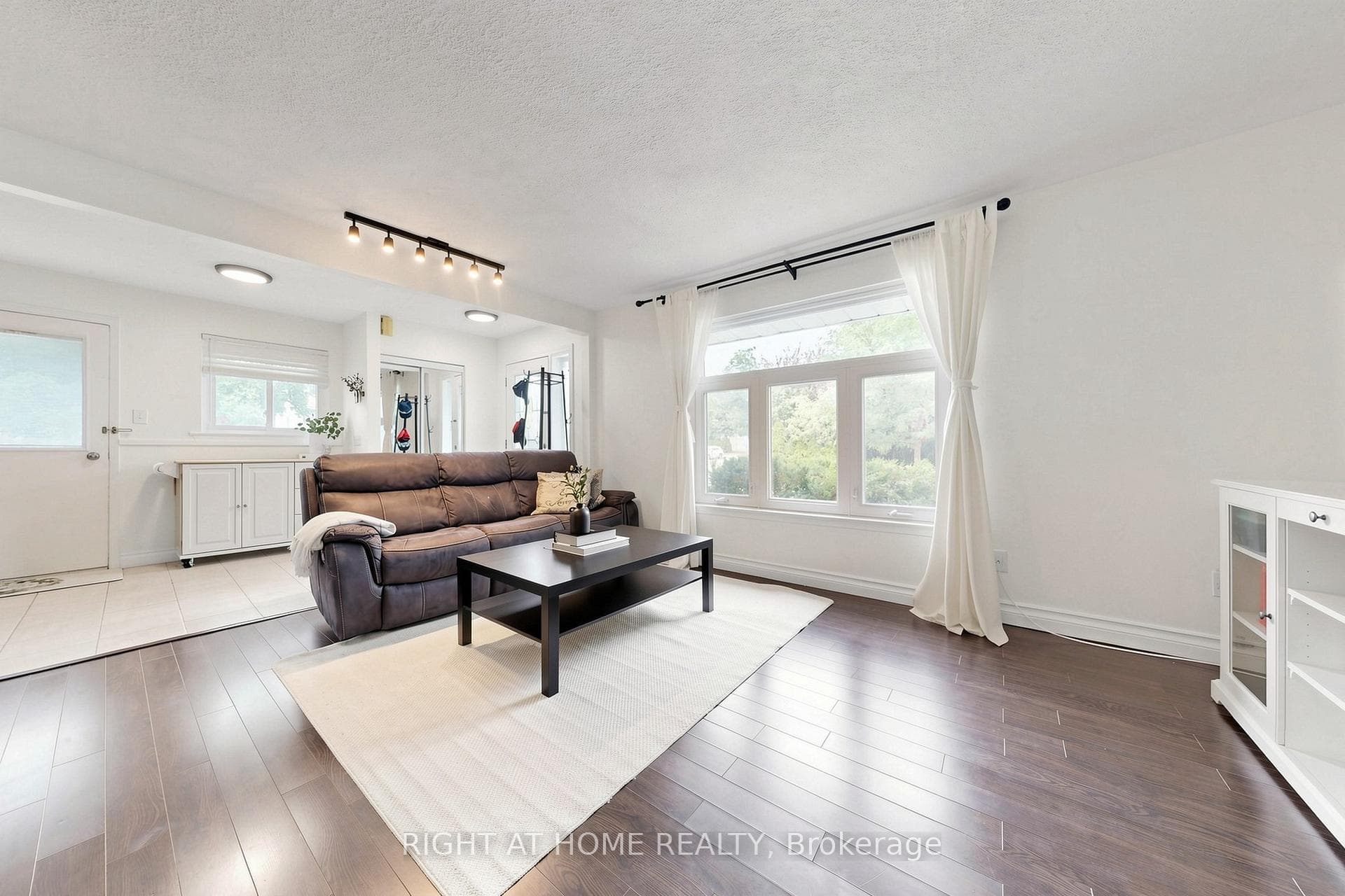80 Lillooet Crescent photo 7