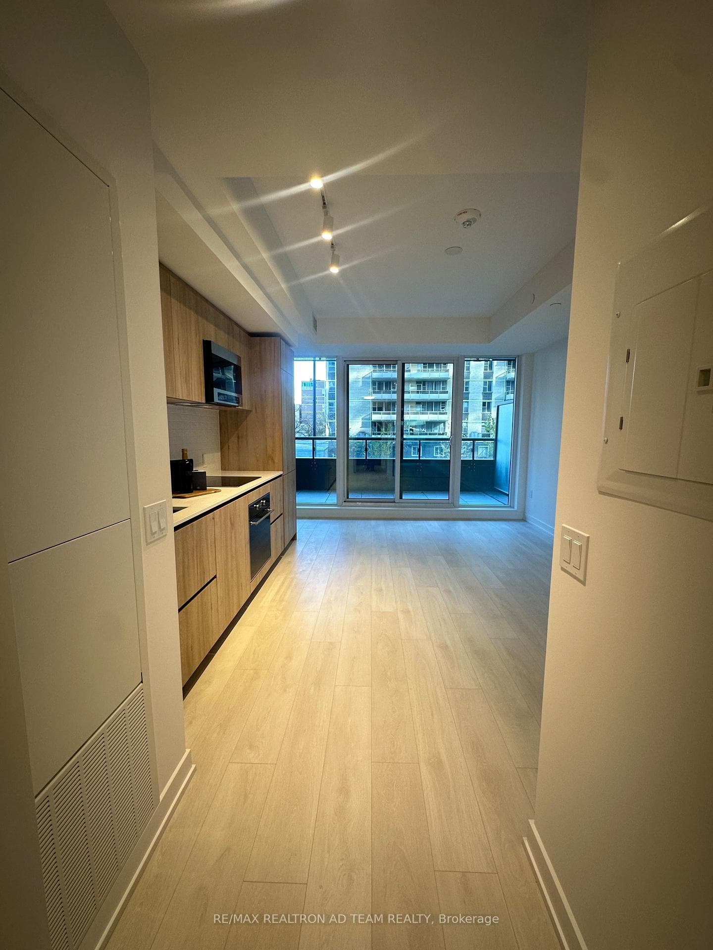 127 Broadway Avenue Unit 212 photo 4