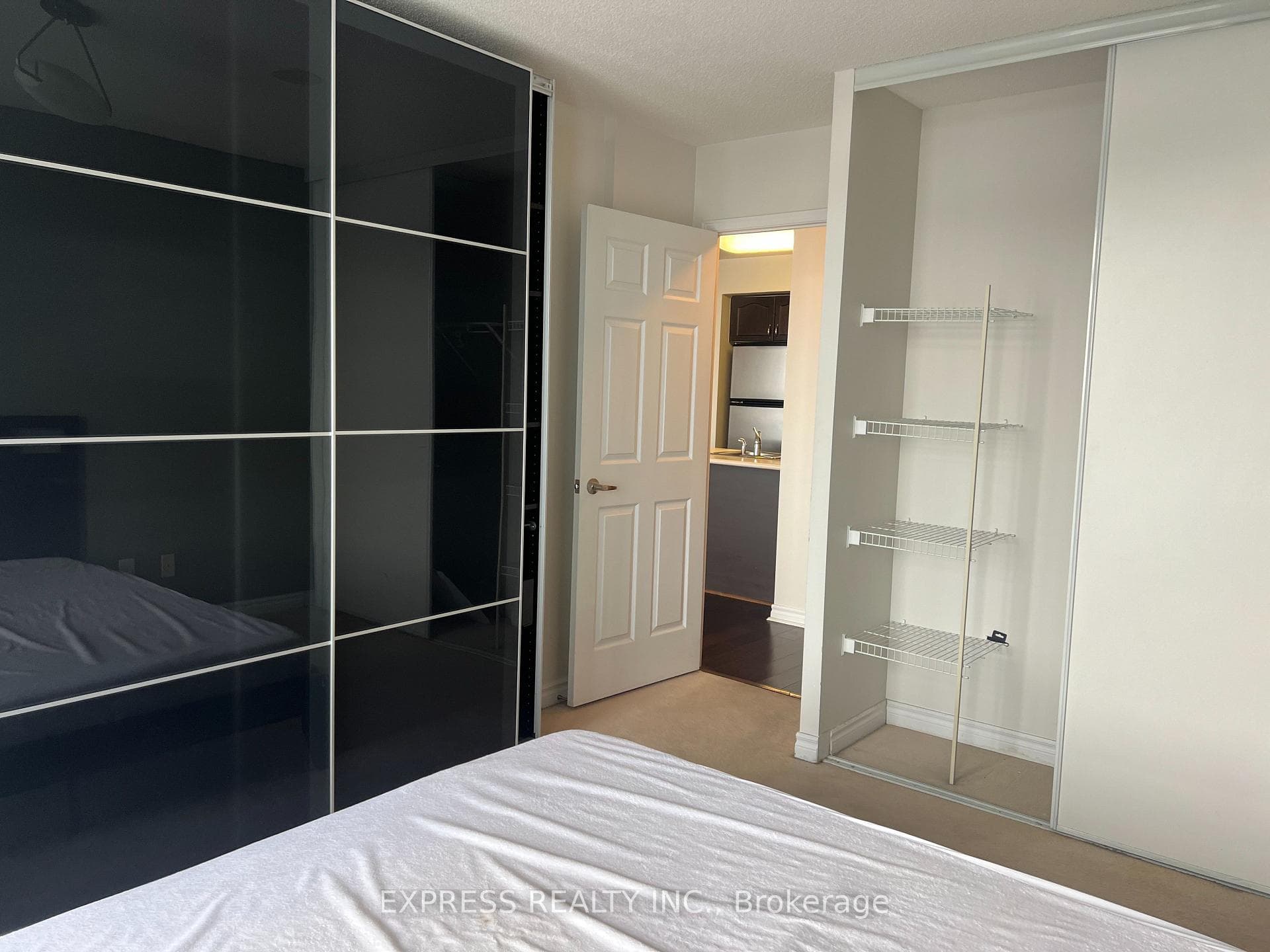35 Hollywood Avenue Unit 2301 photo 6