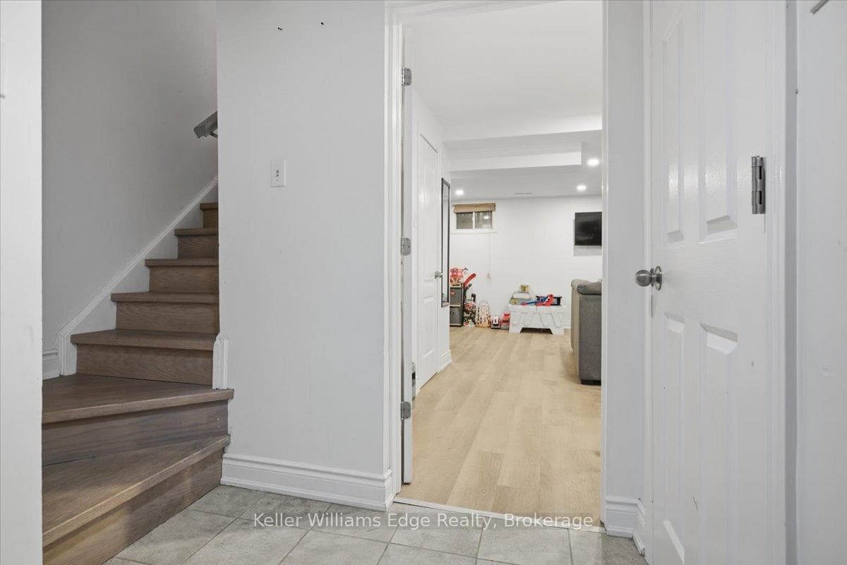 1294 Guelph Line Unit 4 photo 28