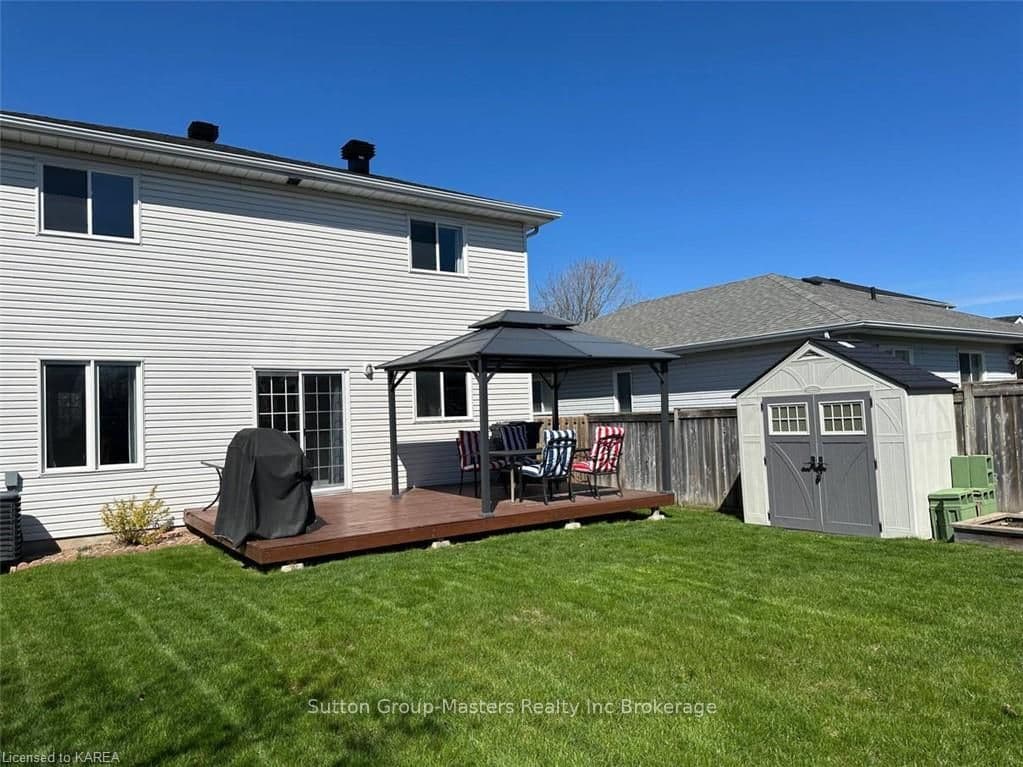 386 COOKE Crescent photo 35