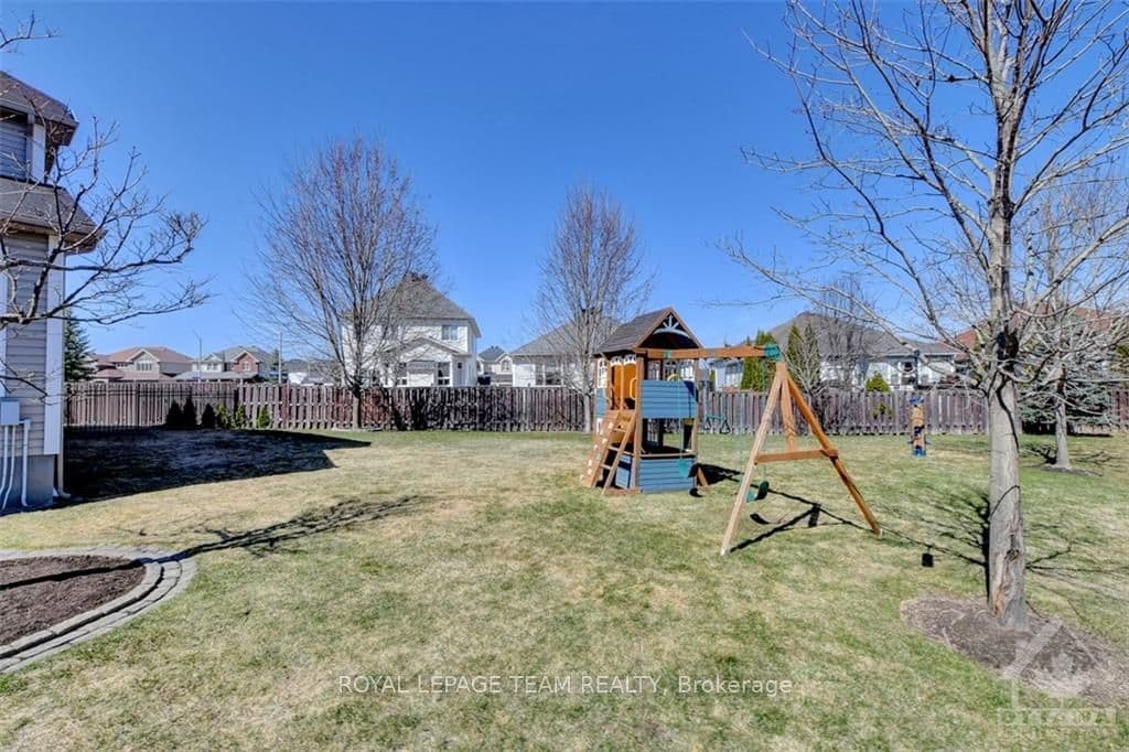 401 LANDSWOOD Way photo 27
