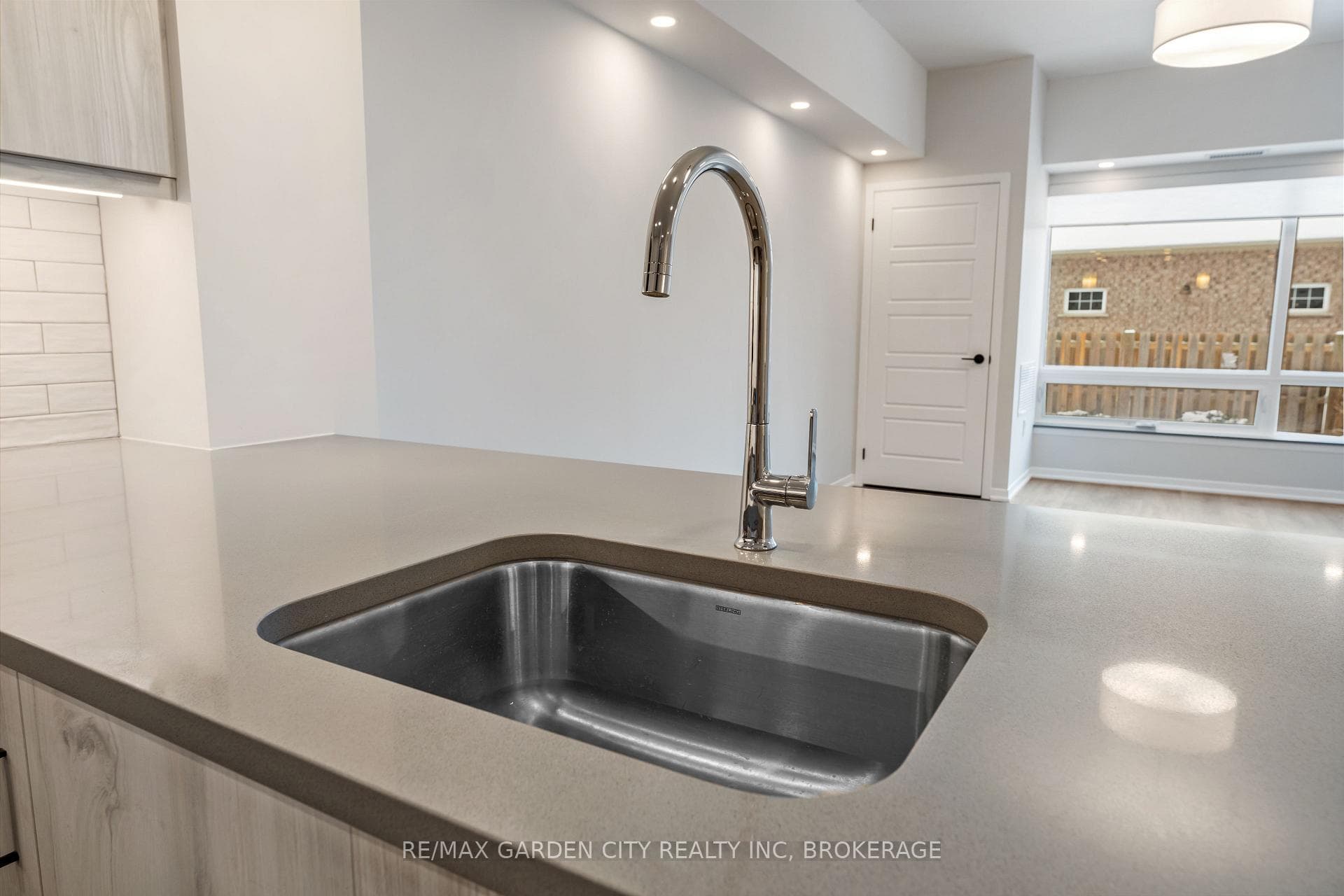 3998 Victoria Avenue Unit 110 photo 8