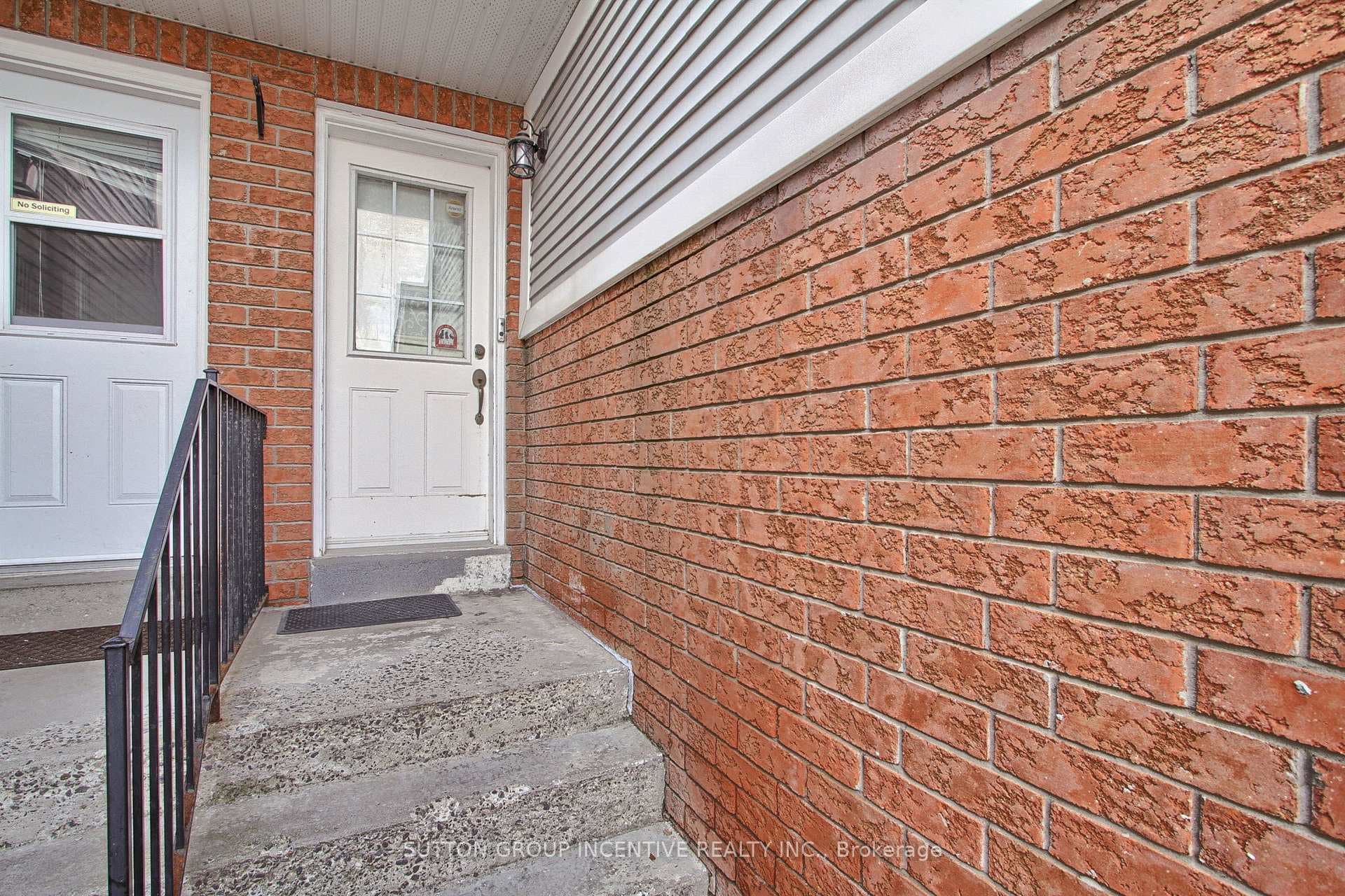8 Wrendale Crescent photo 2