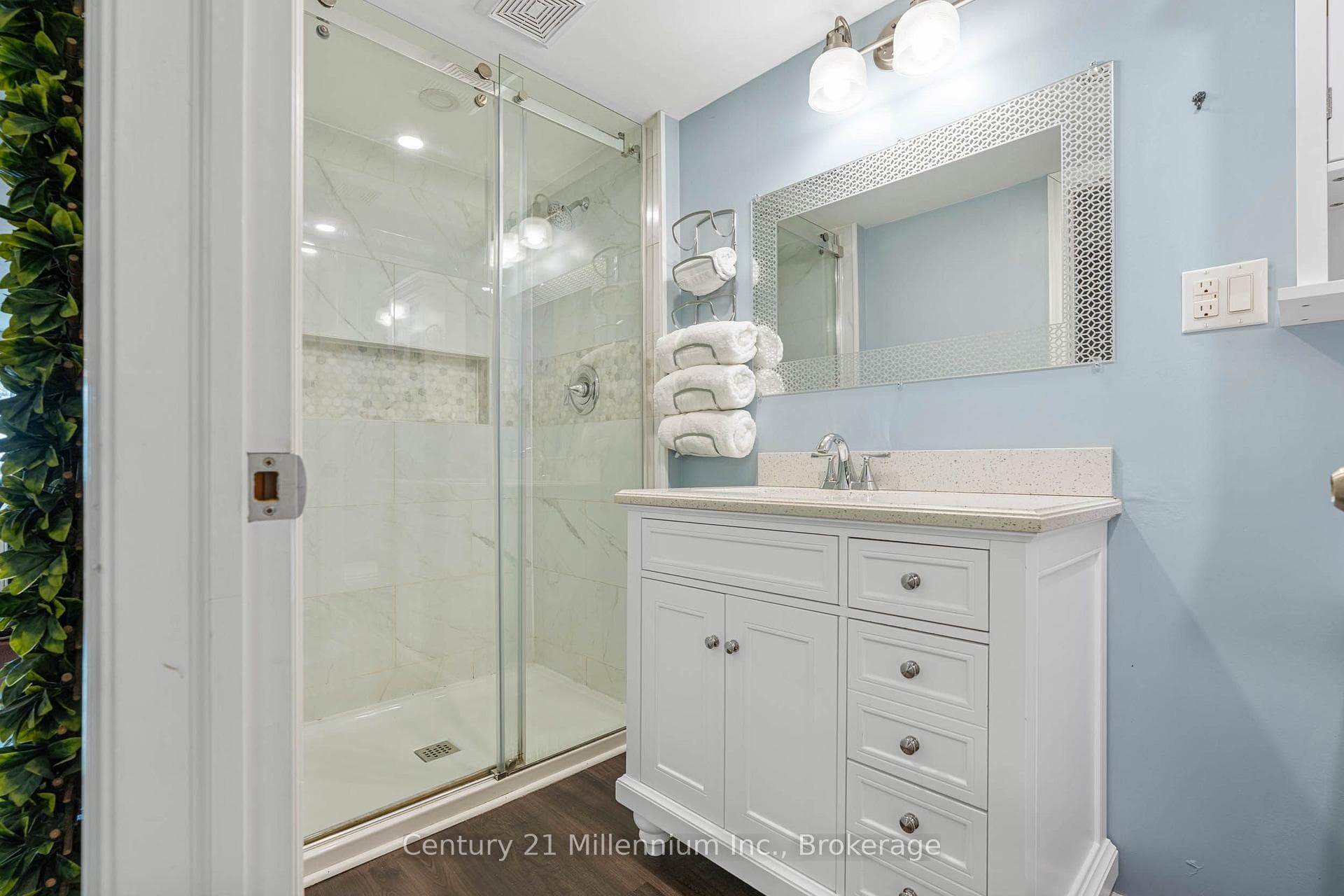 251 William Street photo 17