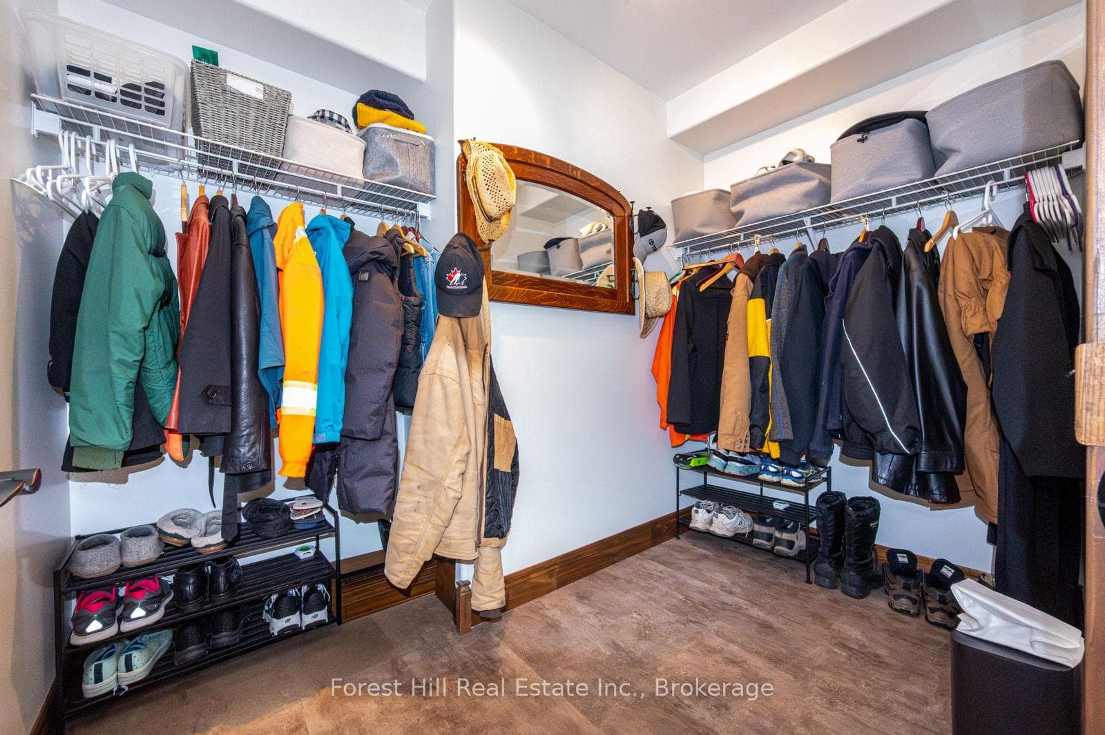walkin closet main floor