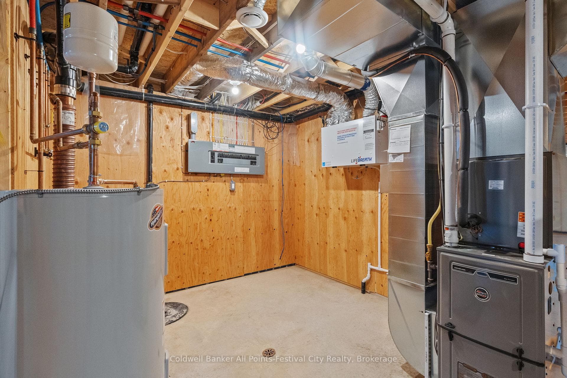 463 Warren Street photo 34